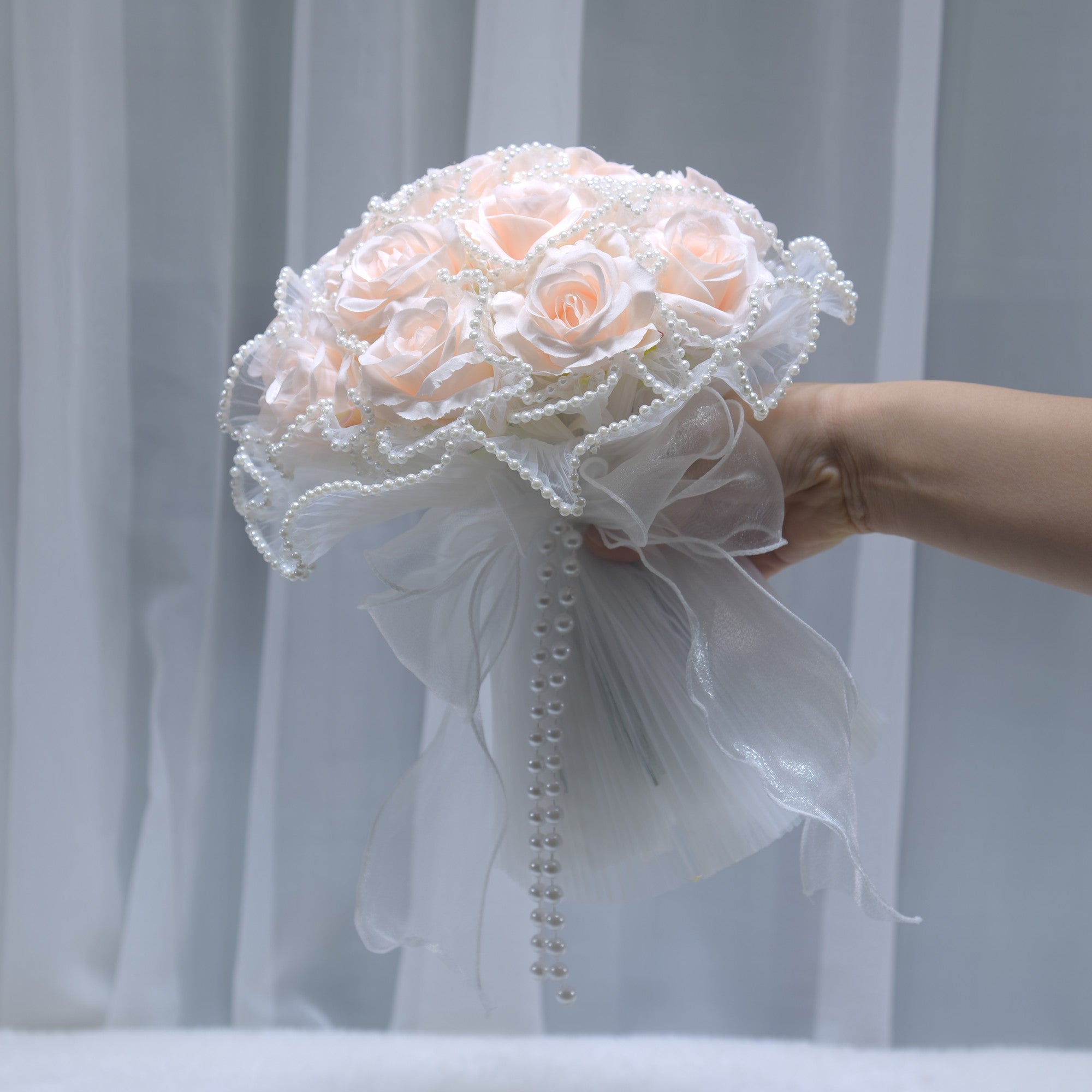169Outdoor wedding simulation rose hand-held flower Western style bride hand-held flower certificate proposal hand-held mesh bouquet