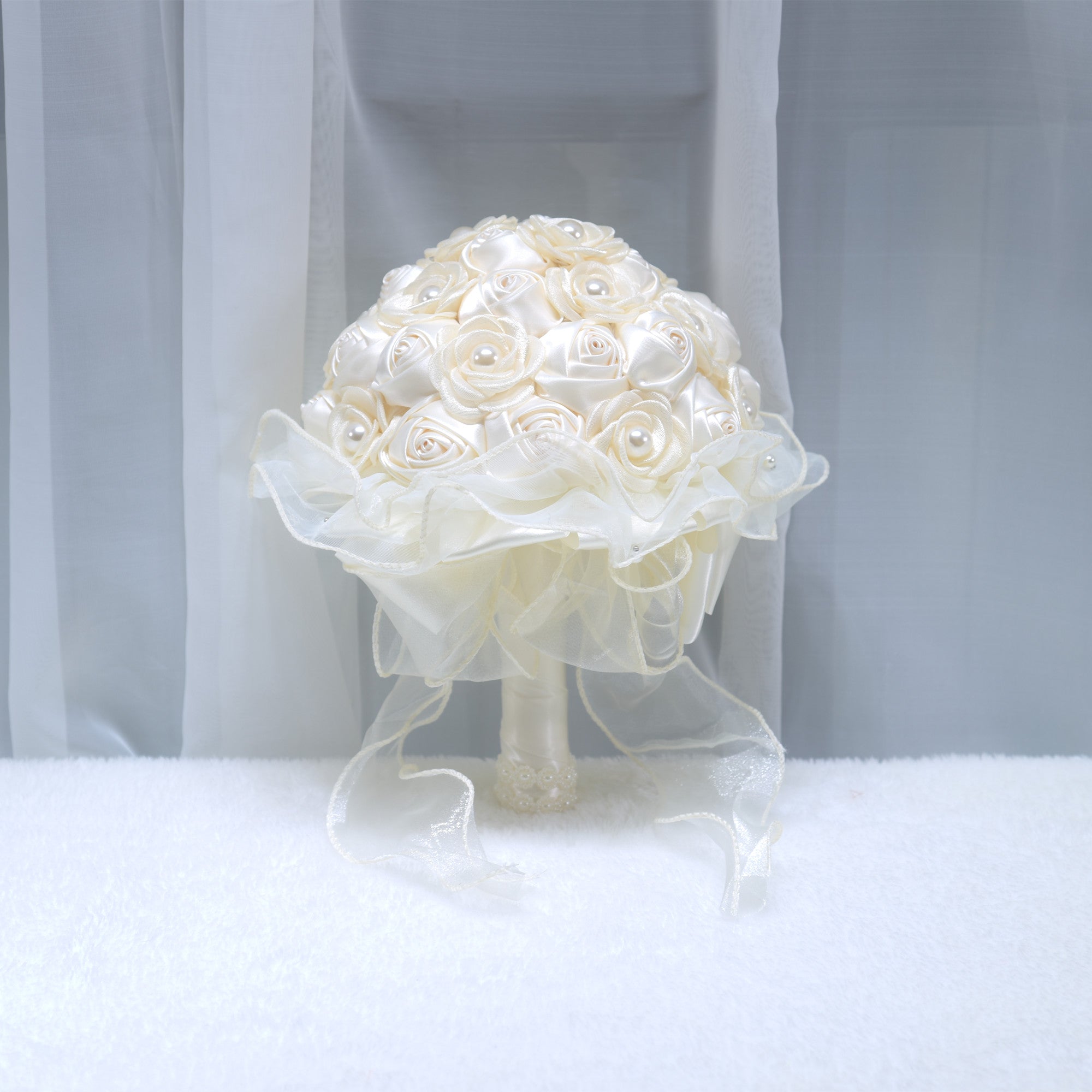 170Brides holding flowers, wedding simulation flowers, bridesmaids holding flowers, graduation season photography props