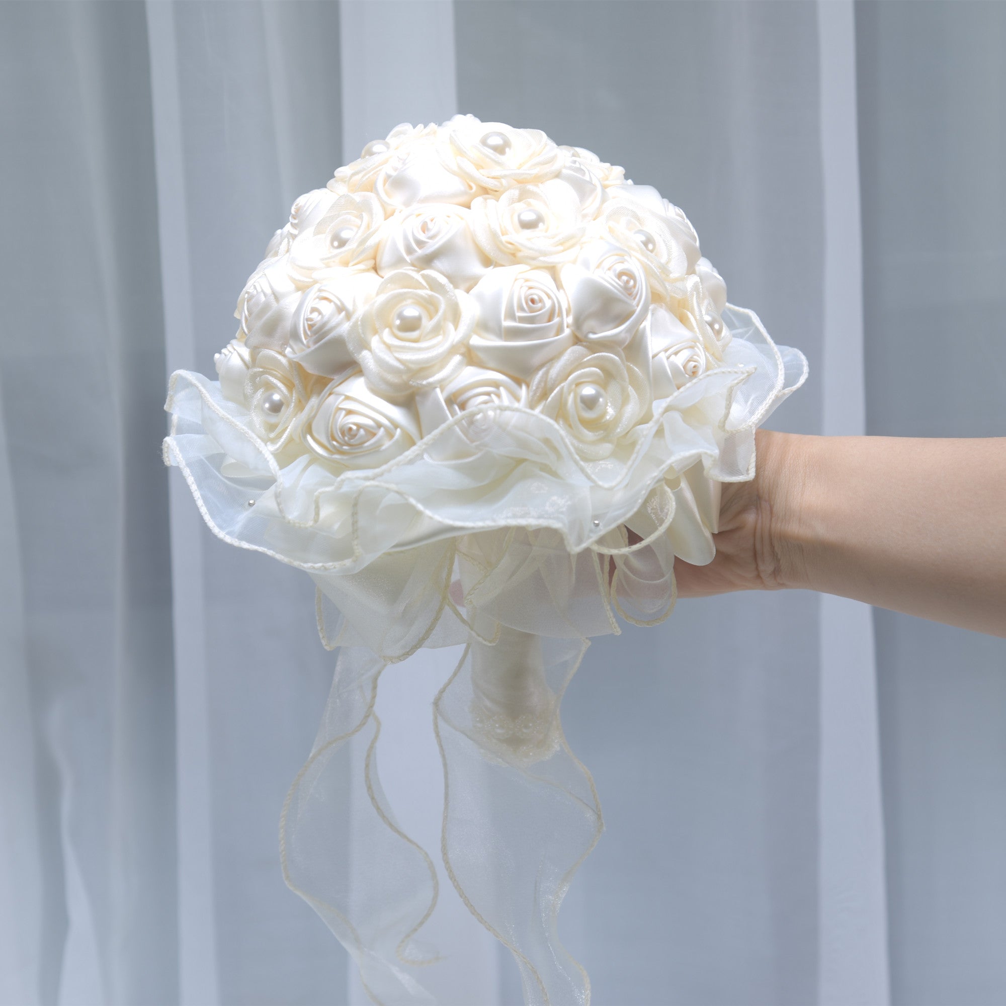 170Brides holding flowers, wedding simulation flowers, bridesmaids holding flowers, graduation season photography props