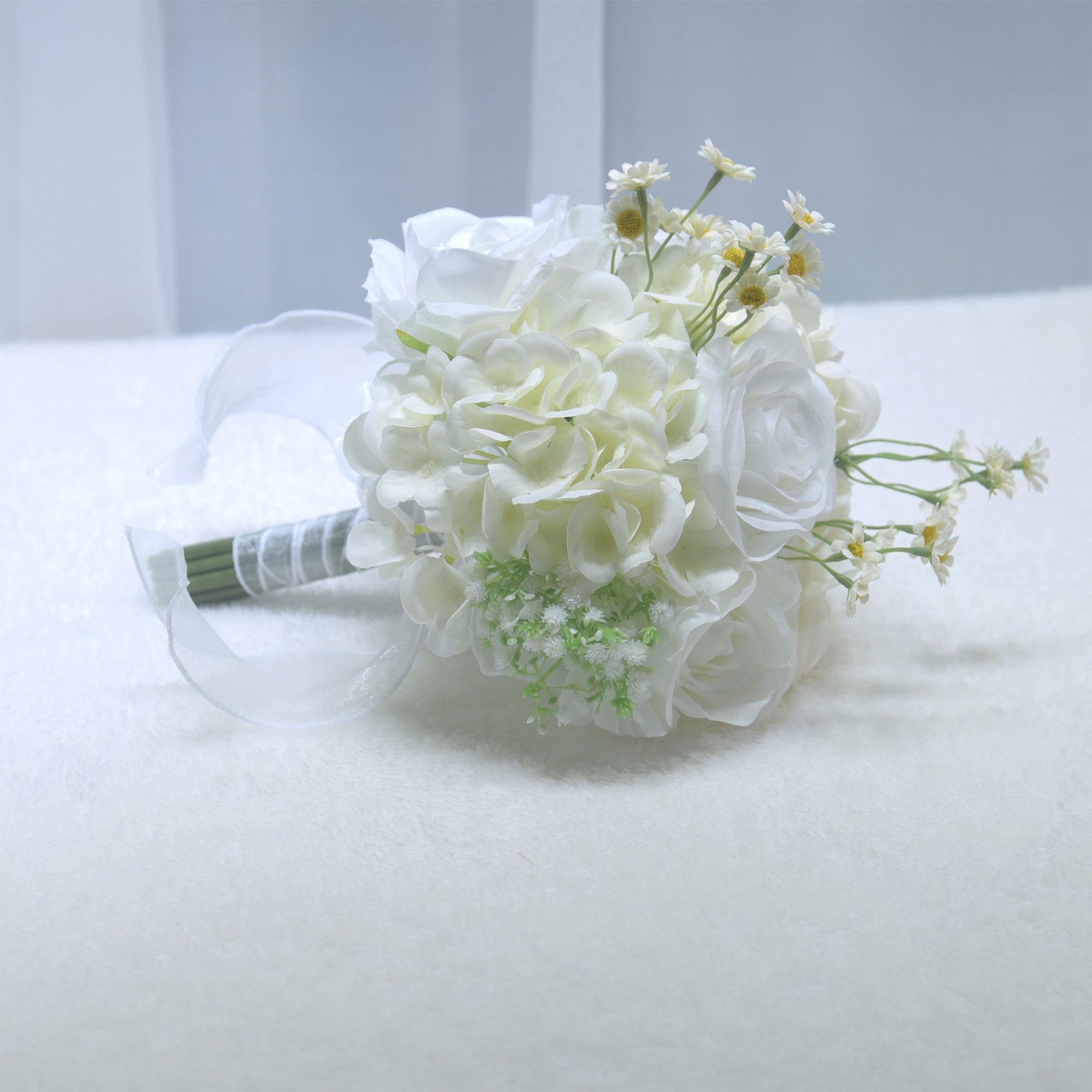 171Outdoor wedding simulation rose holding flower Western style forest bride holding flower Wedding photography props
