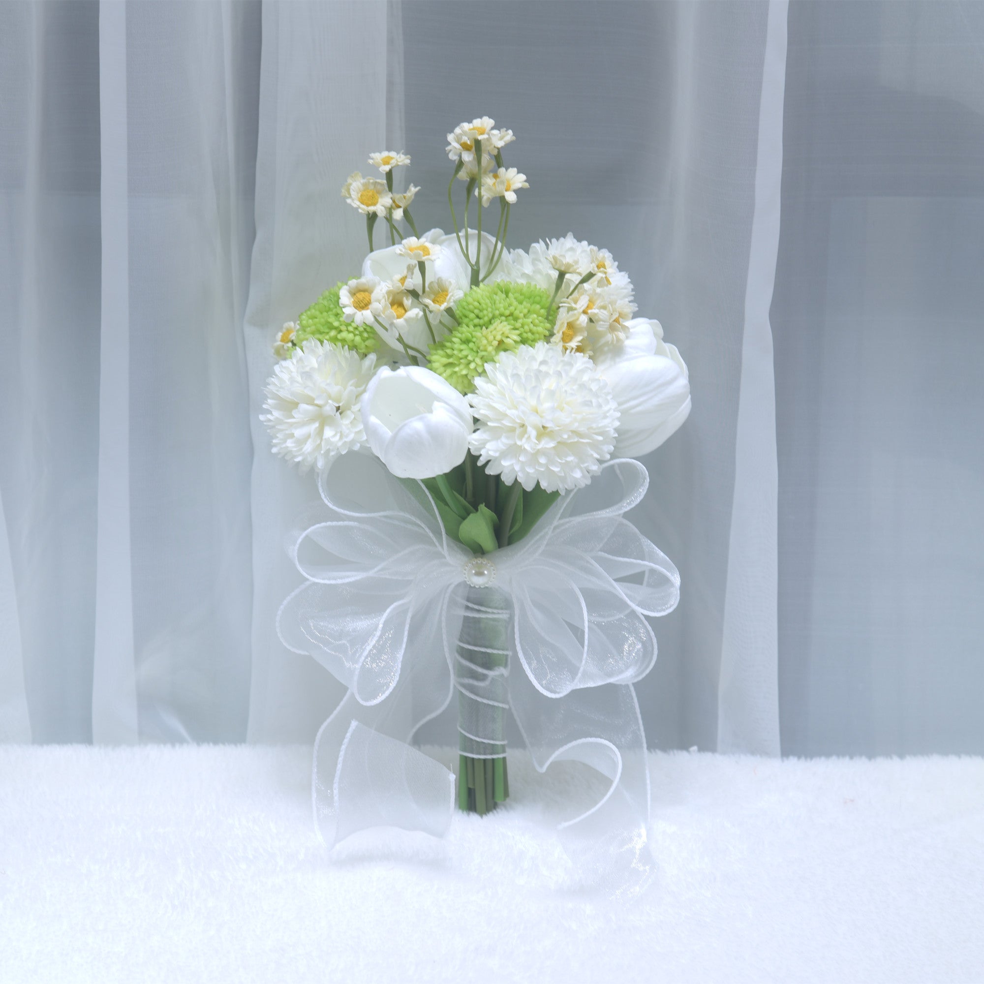 174Bride holding flower forest wedding simulation flower wedding dress travel photography props