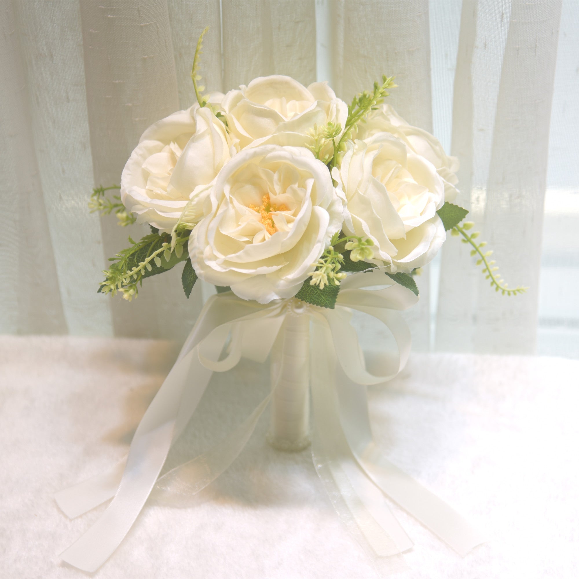 100Bride holding flowers, wedding simulation, rose bouquet, photography studio, bridesmaids, bride, shooting props