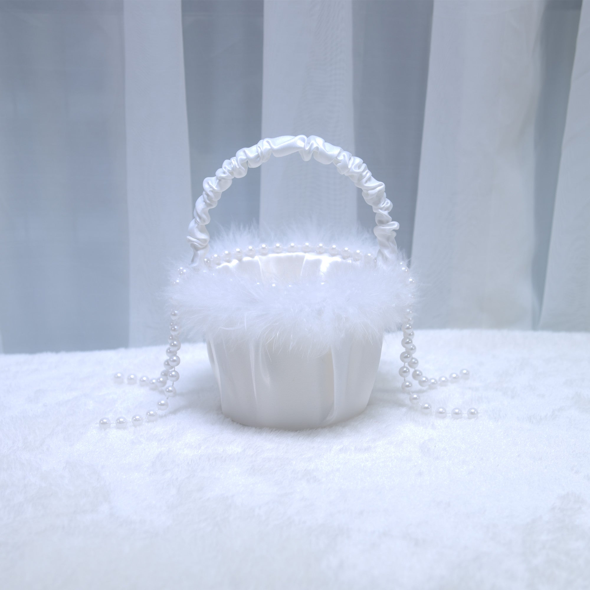 222 Outdoor wedding flower basket, hand-held pearl feather lace basket, candy and fruit basket
