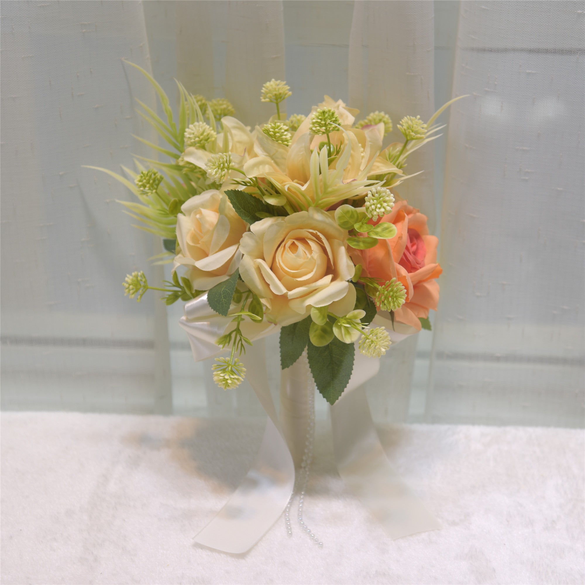 154 Artificial bridal bouquet, suitable for outdoor weddings, wedding celebrations, wedding dress photography, and a handheld flower bouquet prop.