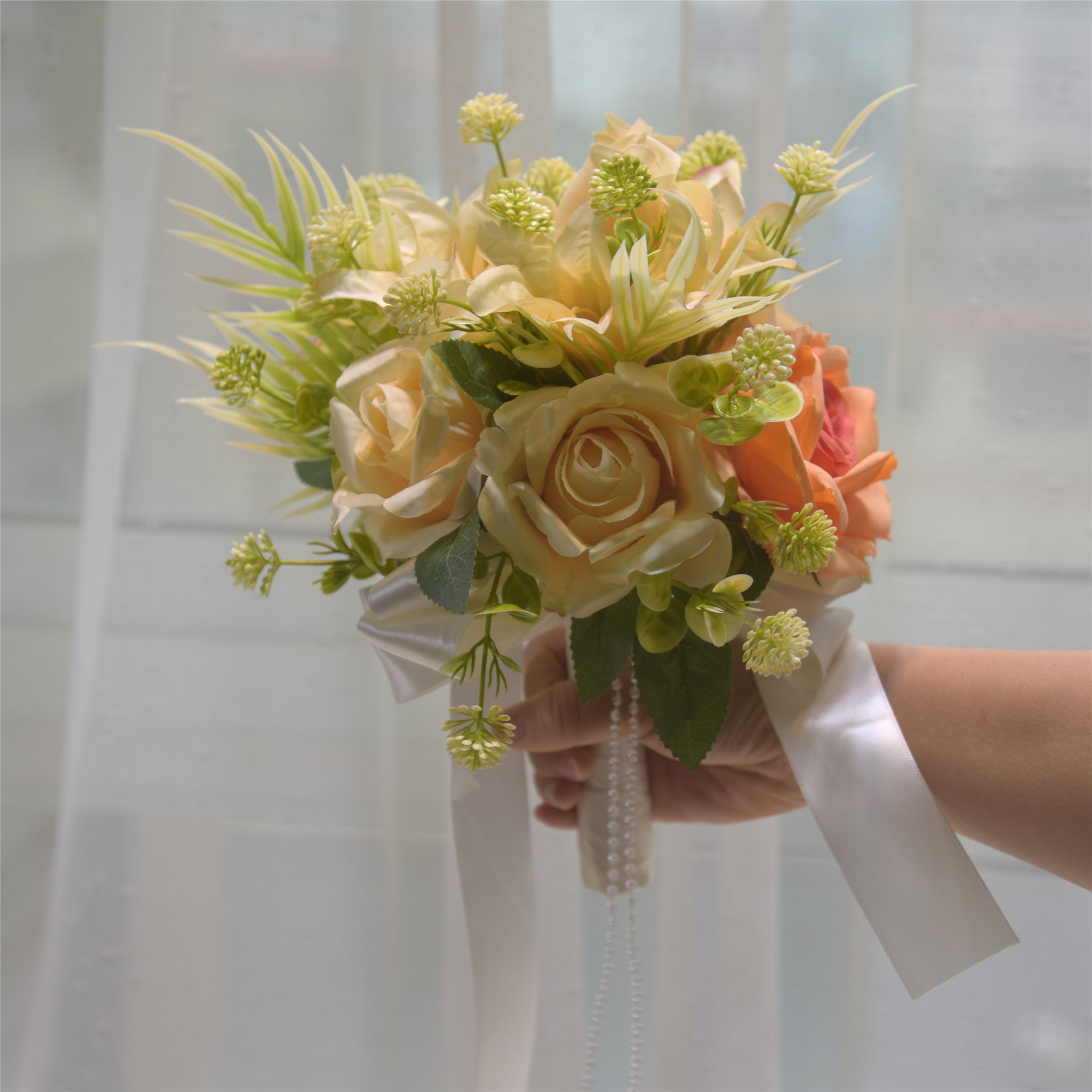 154 Artificial bridal bouquet, suitable for outdoor weddings, wedding celebrations, wedding dress photography, and a handheld flower bouquet prop.