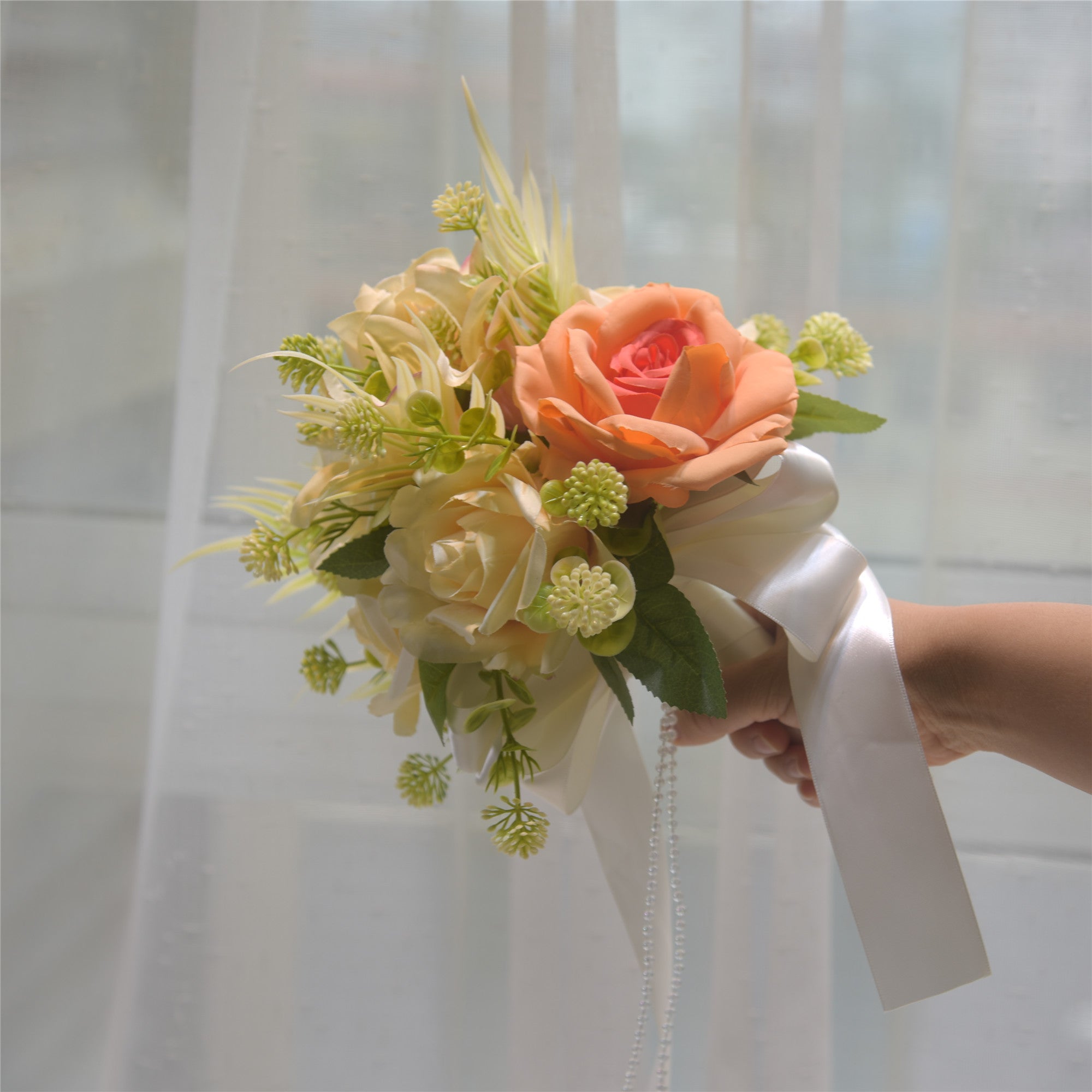 154 Artificial bridal bouquet, suitable for outdoor weddings, wedding celebrations, wedding dress photography, and a handheld flower bouquet prop.