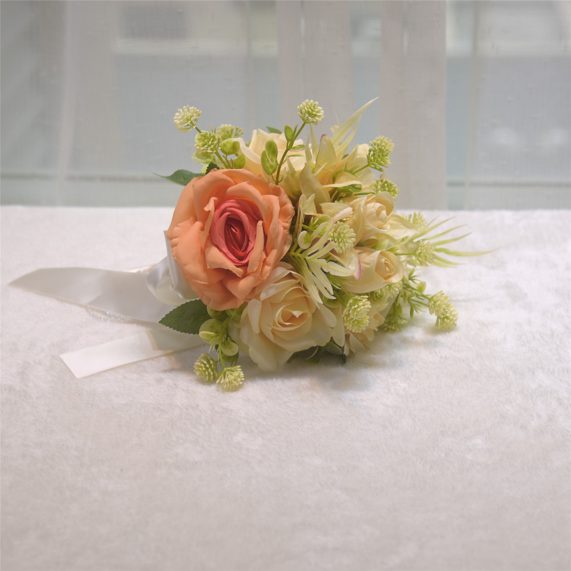 154 Artificial bridal bouquet, suitable for outdoor weddings, wedding celebrations, wedding dress photography, and a handheld flower bouquet prop.