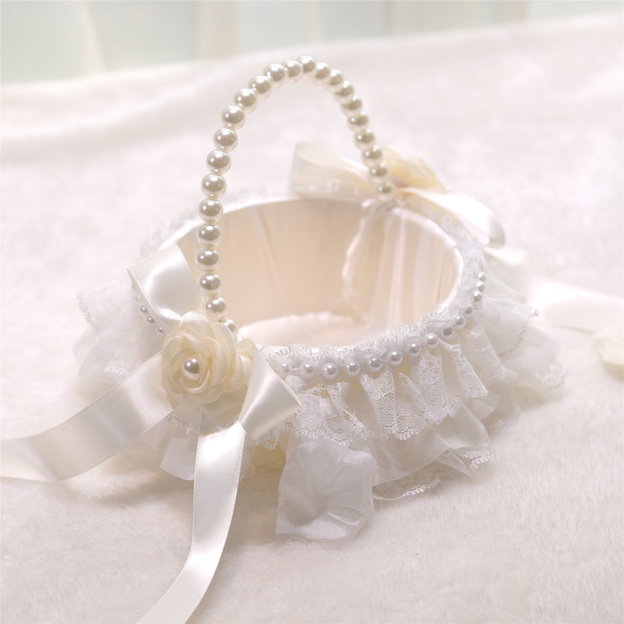 159 Western-style wedding supplies, pearl fabric flower baskets for flower girls to scatter flowers, used for decorating the wedding hall.