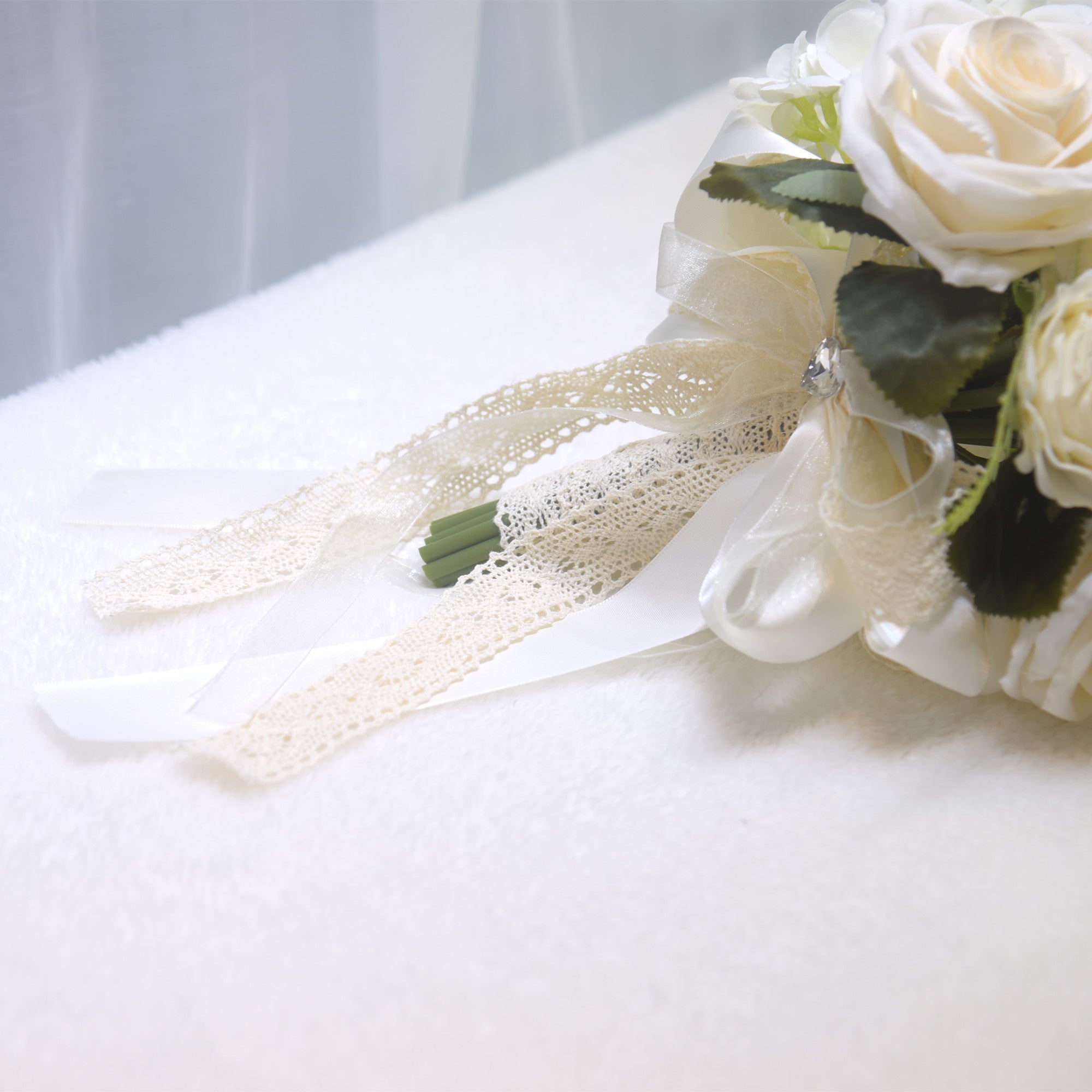 162 Forest-style artificial rose bridal bouquet for wedding photoshoots, suitable for brides on their wedding, engagement or marriage occasions.