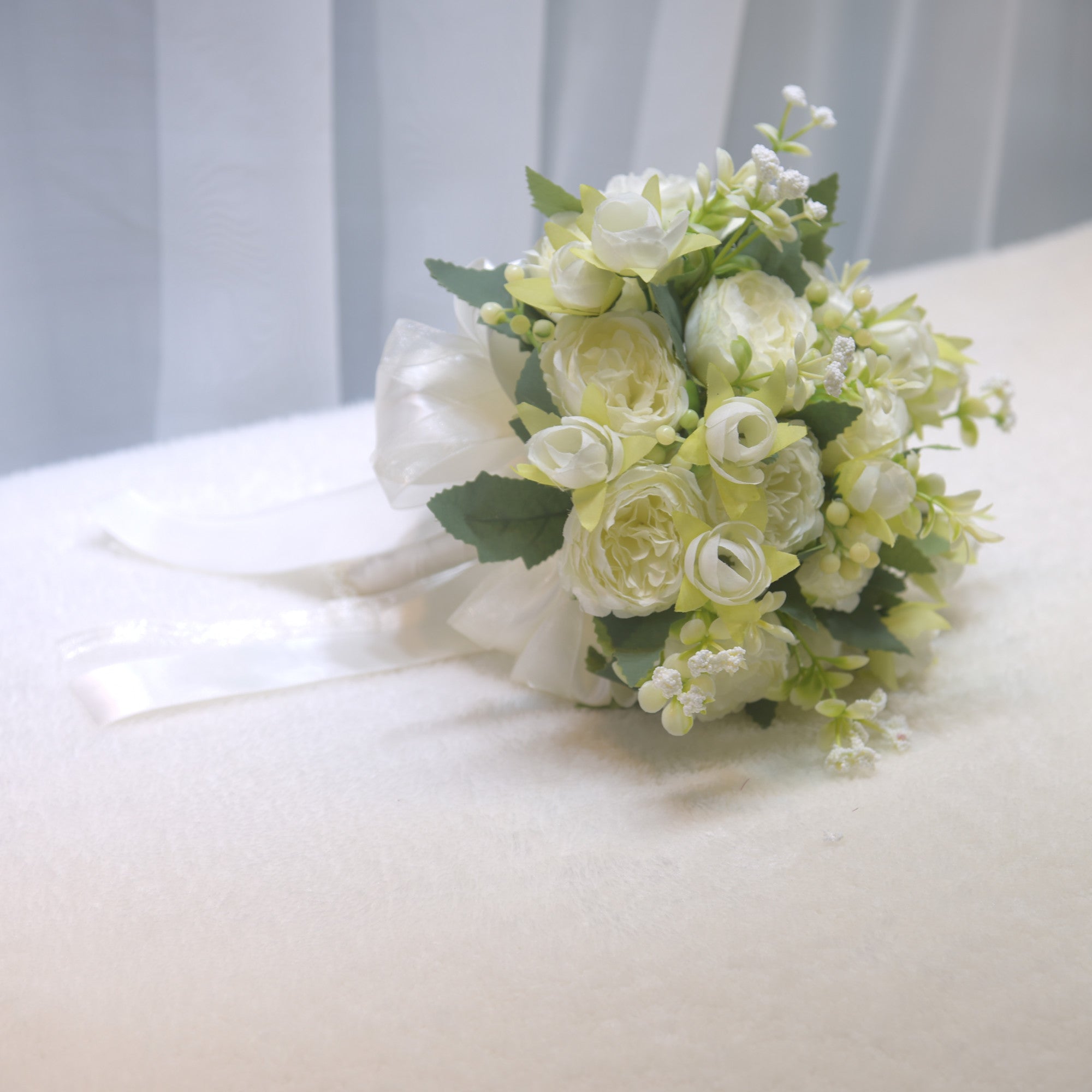 164Bridal bouquet for weddings, proposals, marriage registration, made of artificial flowers. Suitable for wedding dress parties, photography and photo shoots.