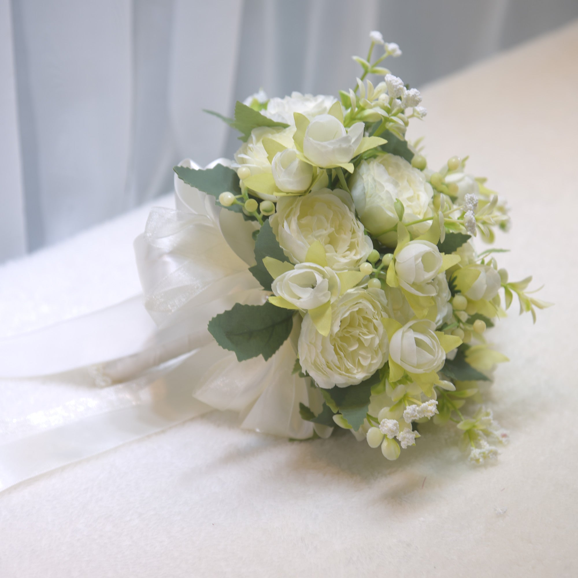 164Bridal bouquet for weddings, proposals, marriage registration, made of artificial flowers. Suitable for wedding dress parties, photography and photo shoots.