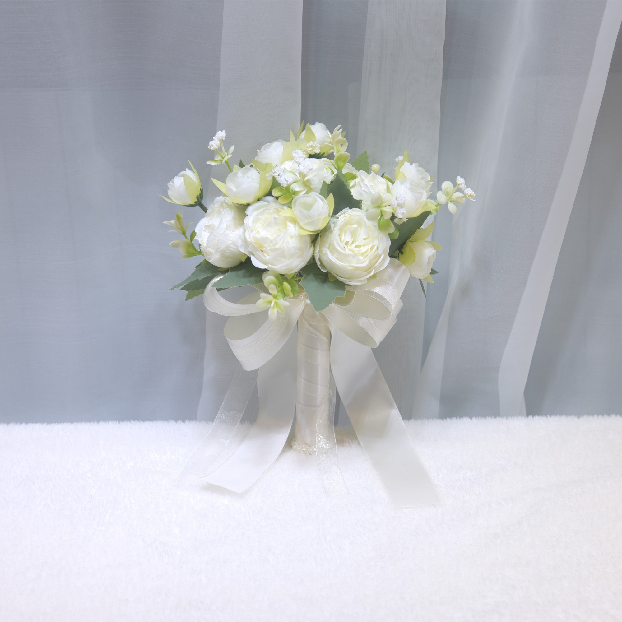 163Bridal bouquet for weddings, proposals, marriage registration, made of artificial flowers. Suitable for wedding dress parties, photography and photo shoots.