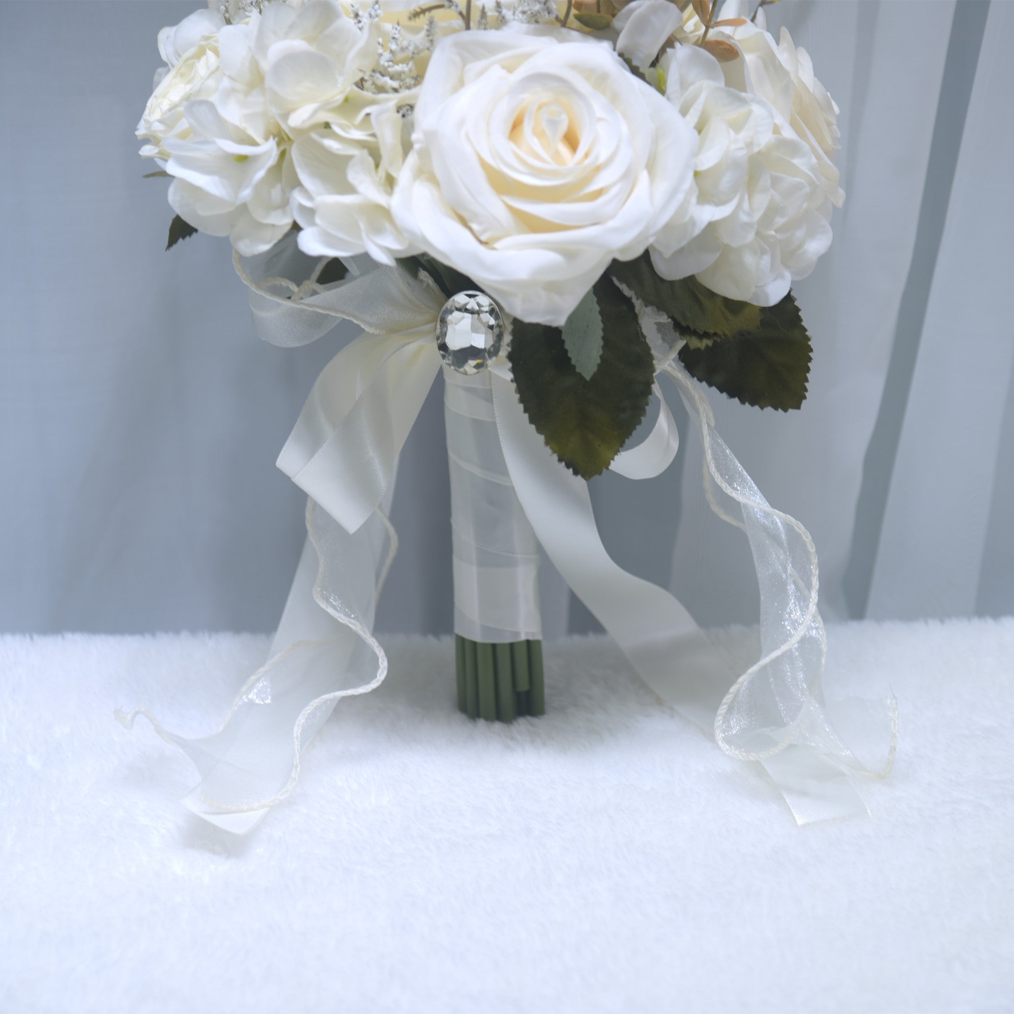 165 Artificial flower bridal bouquet, suitable for weddings, marriage ceremonies, parties, and as a prop for shooting during the graduation season.