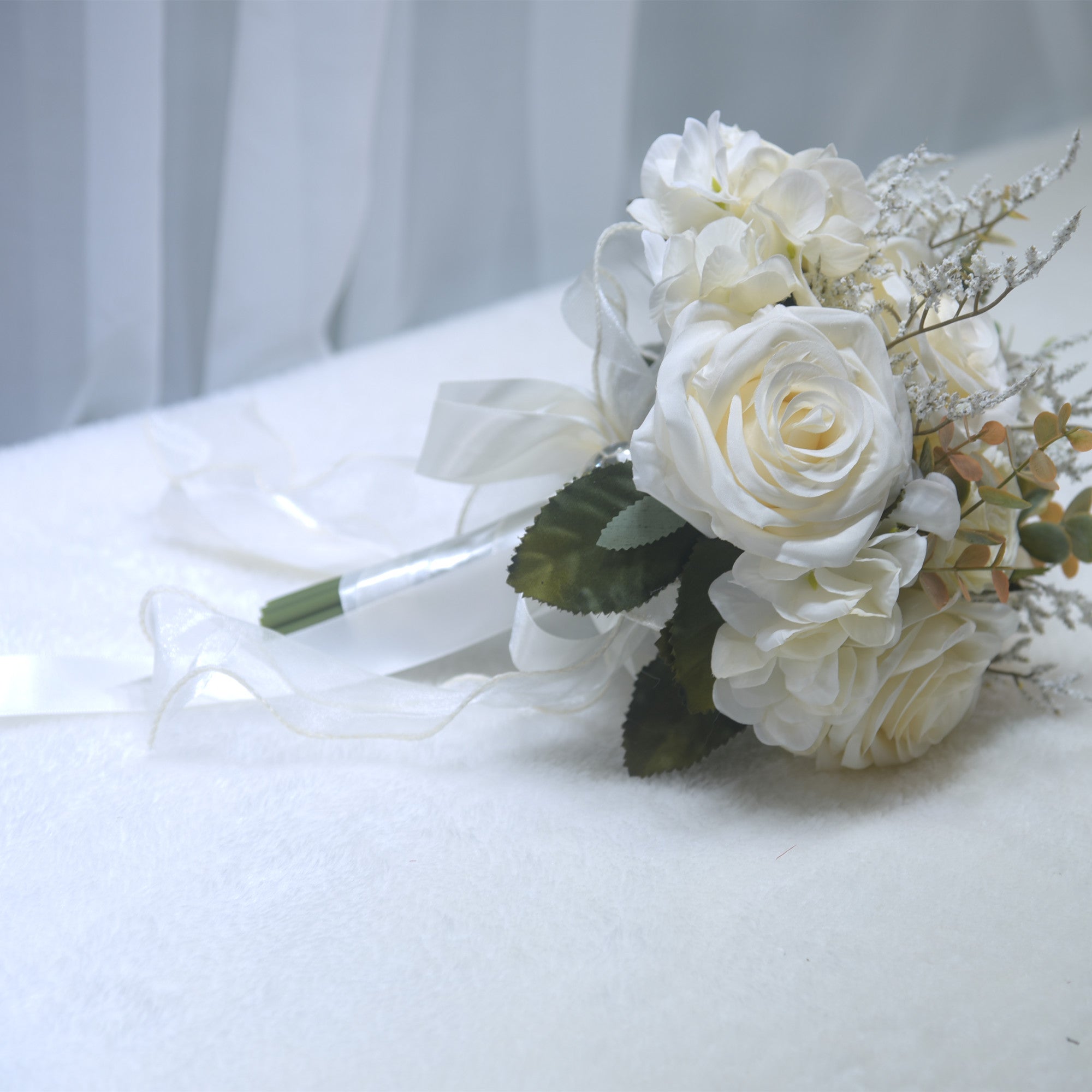 165 Artificial flower bridal bouquet, suitable for weddings, marriage ceremonies, parties, and as a prop for shooting during the graduation season.