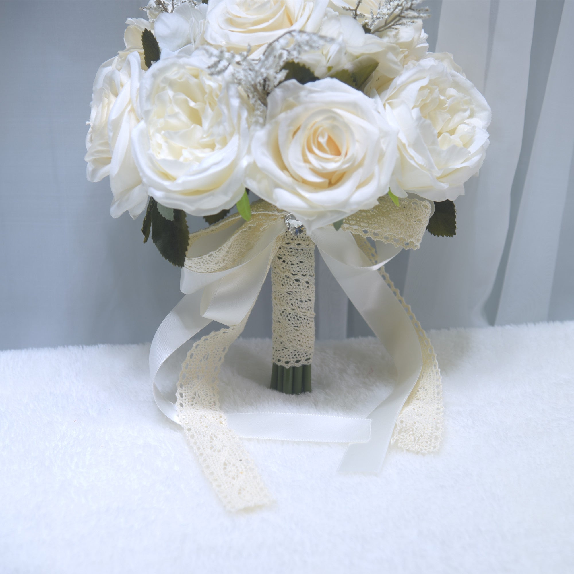 166 Flower bouquet for marriage registration, proposal, bridal chamber photography. Bridal and bridesmaid's rose bridal bouquet.