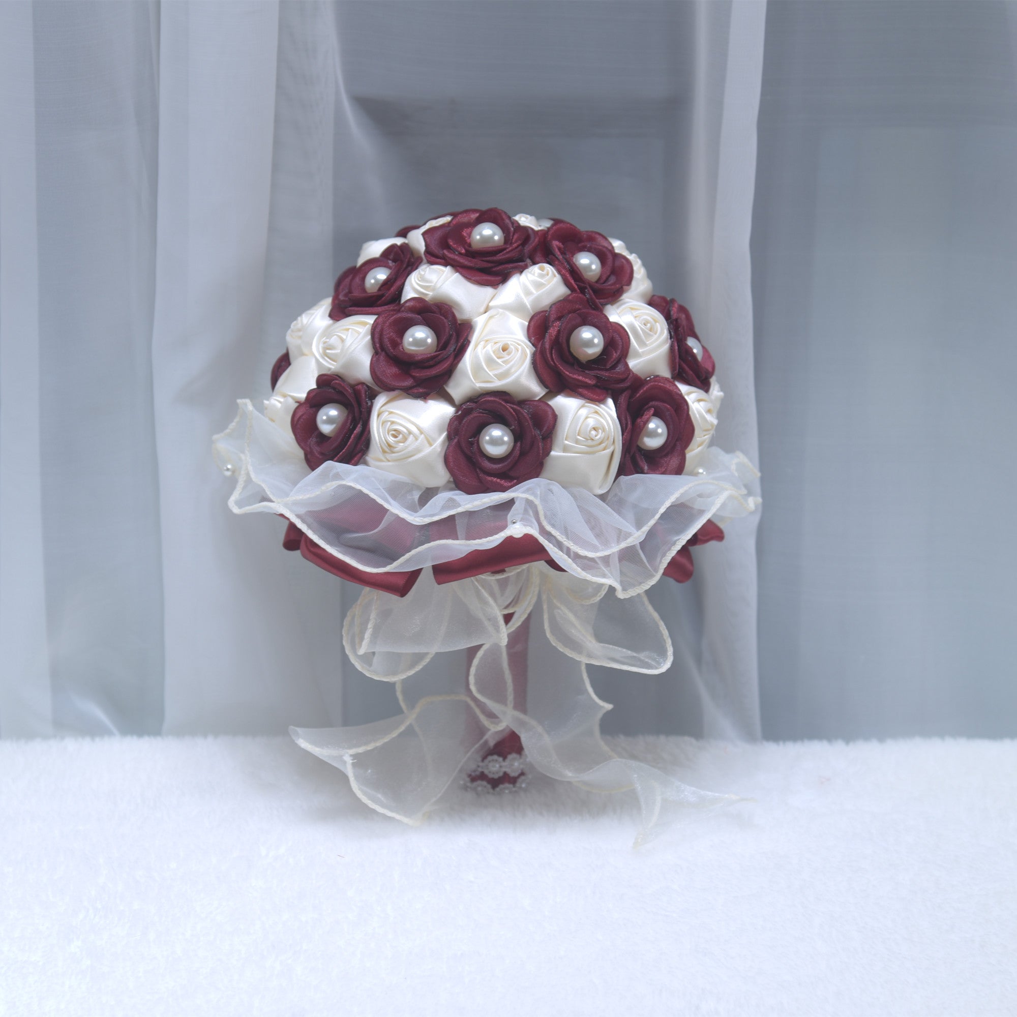 170Brides holding flowers, wedding simulation flowers, bridesmaids holding flowers, graduation season photography props