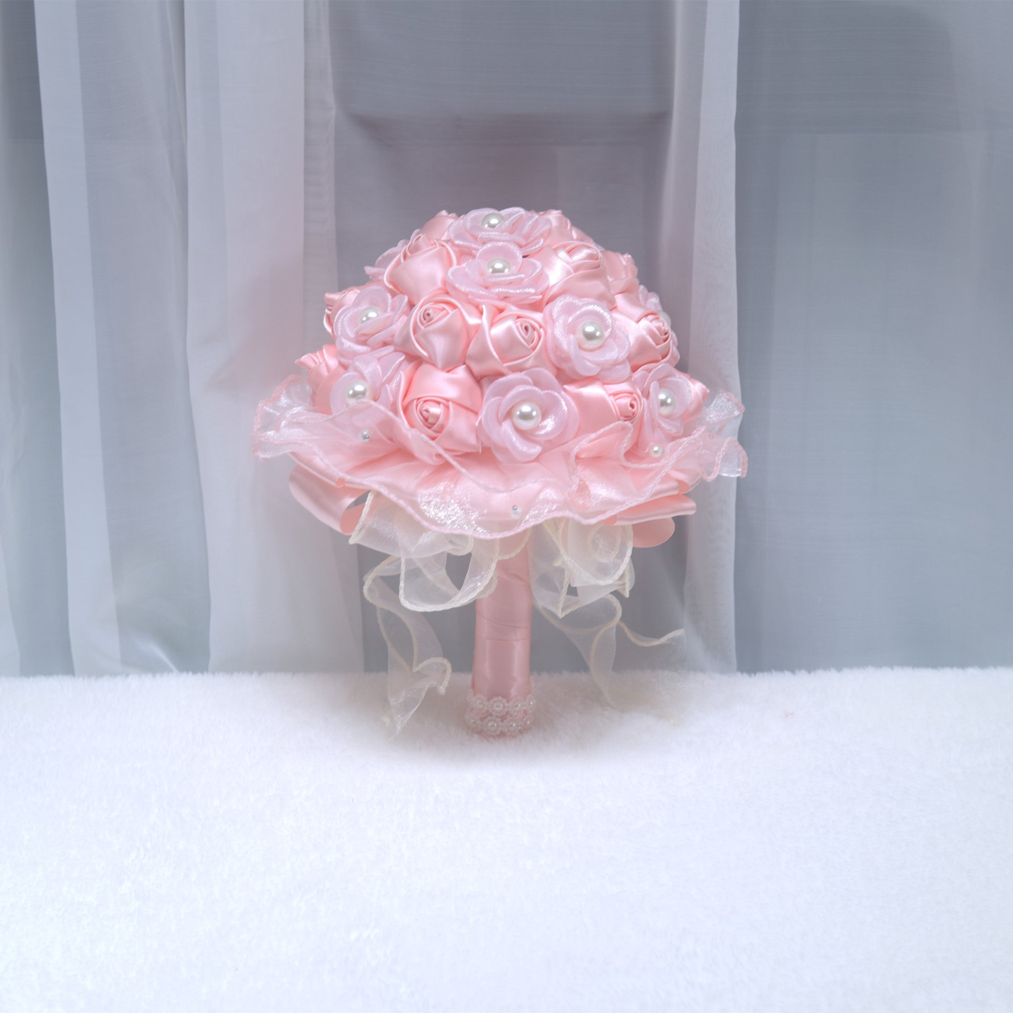170Brides holding flowers, wedding simulation flowers, bridesmaids holding flowers, graduation season photography props