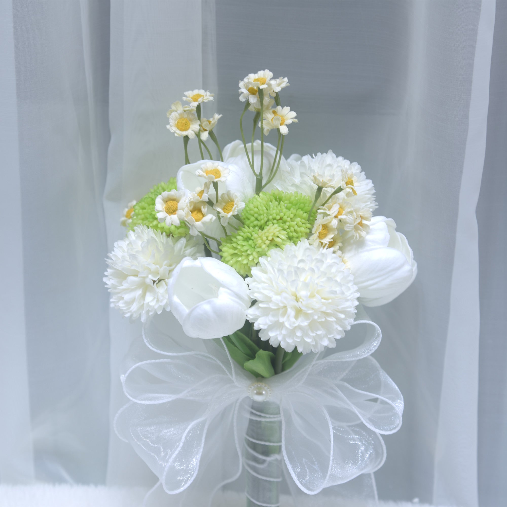 174Bride holding flower forest wedding simulation flower wedding dress travel photography props