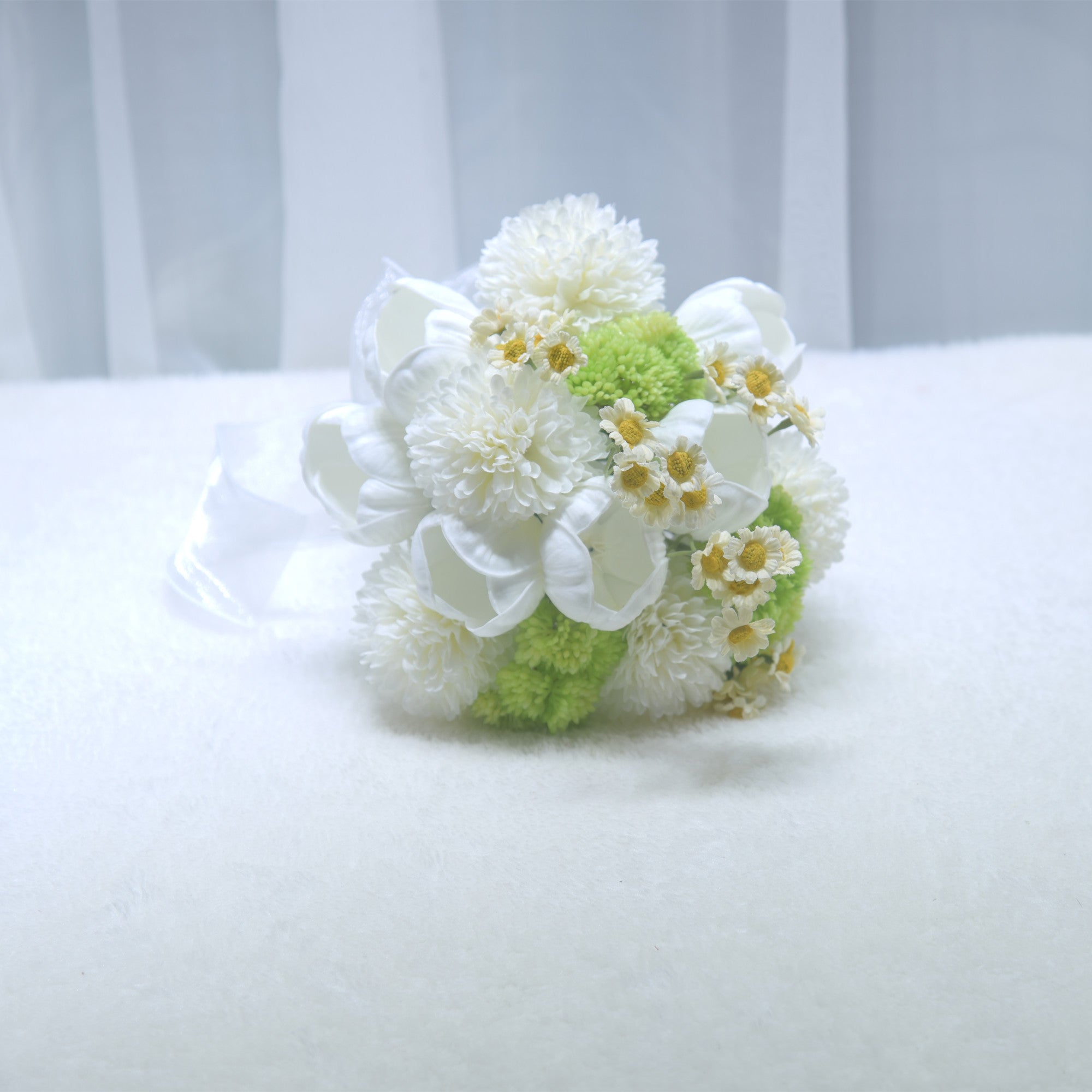 174Bride holding flower forest wedding simulation flower wedding dress travel photography props