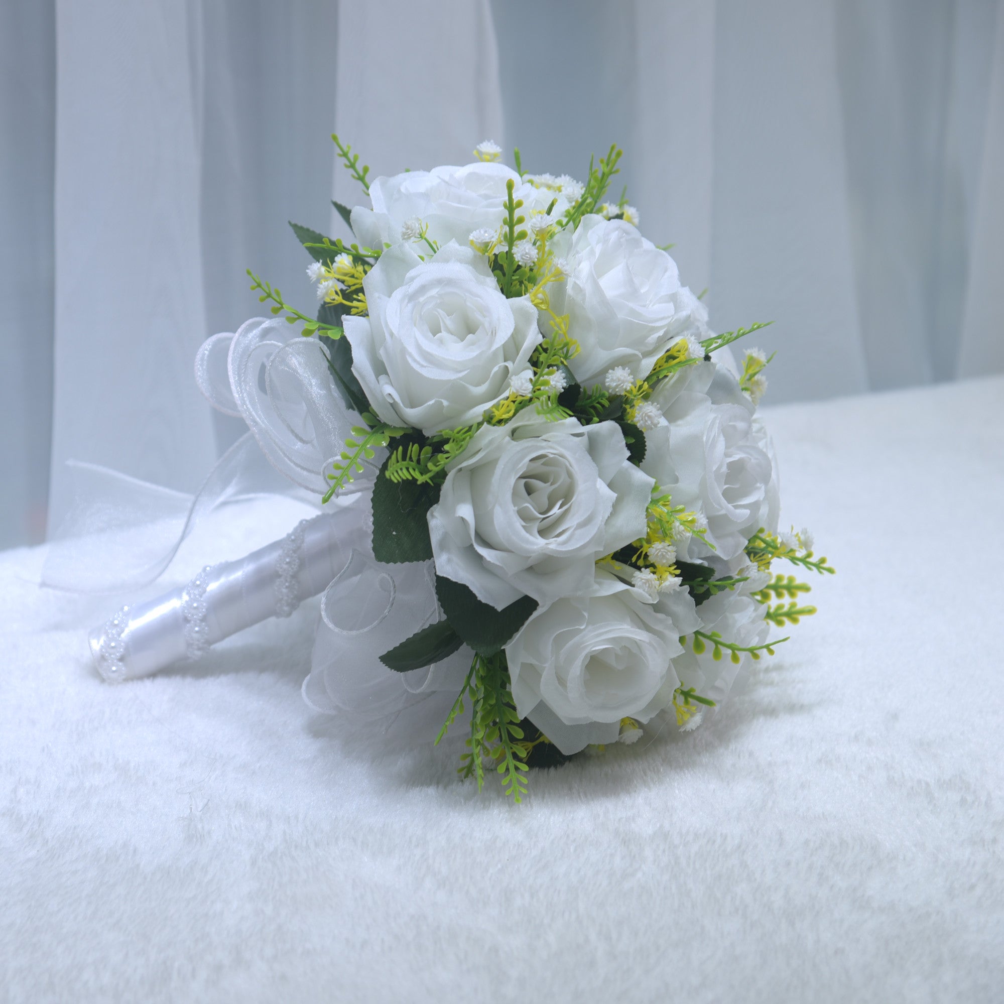 189Bride holding flower forest roses, wedding simulation flowers, photo props, registration of flower balls