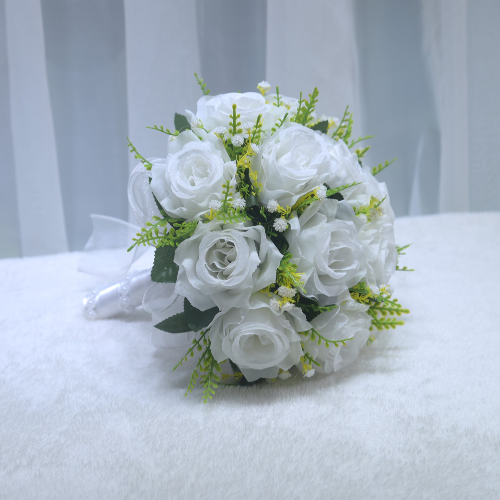 189Bride holding flower forest roses, wedding simulation flowers, photo props, registration of flower balls