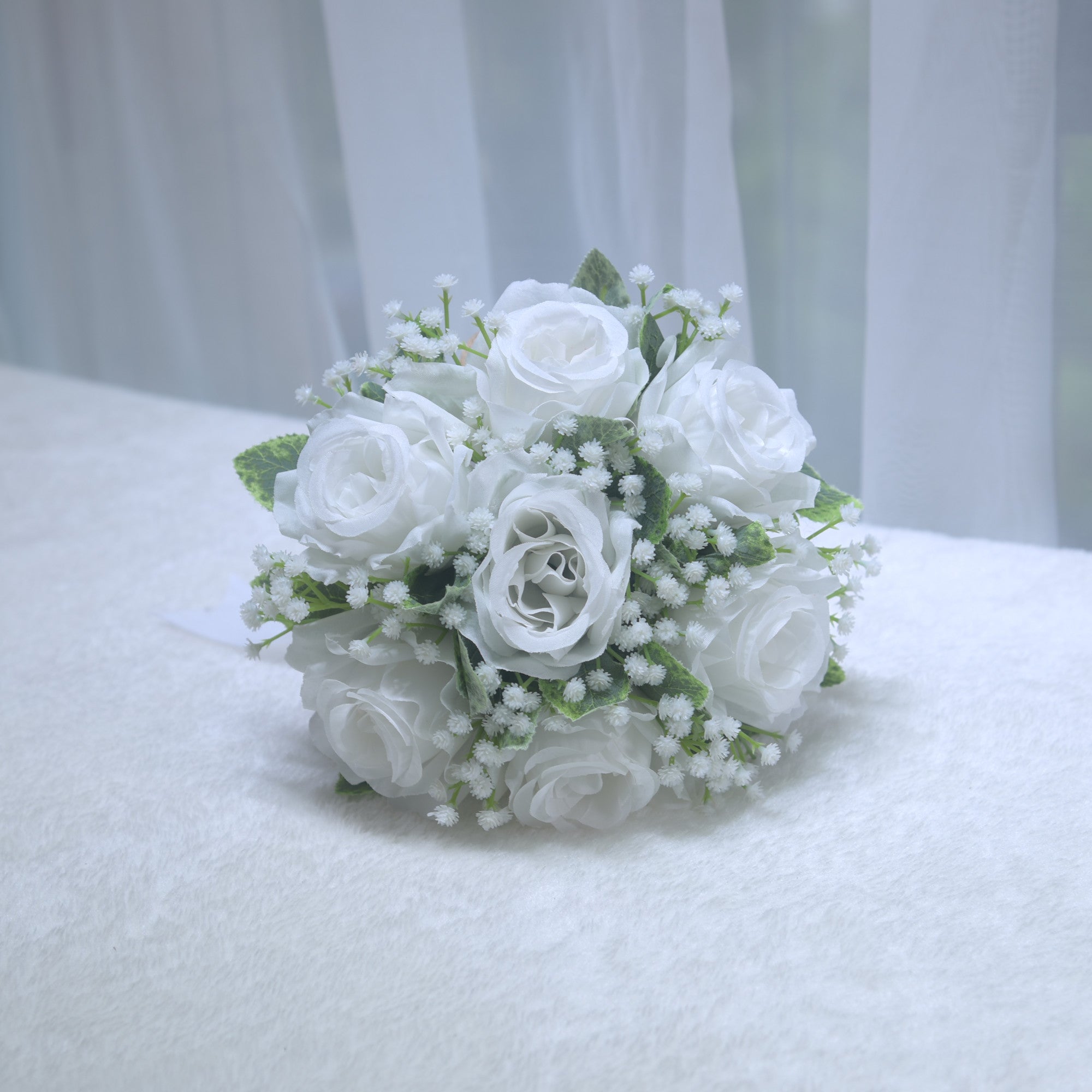 191Bride holds flowers, wedding simulation roses, presents proposal to best friend, registers bouquet