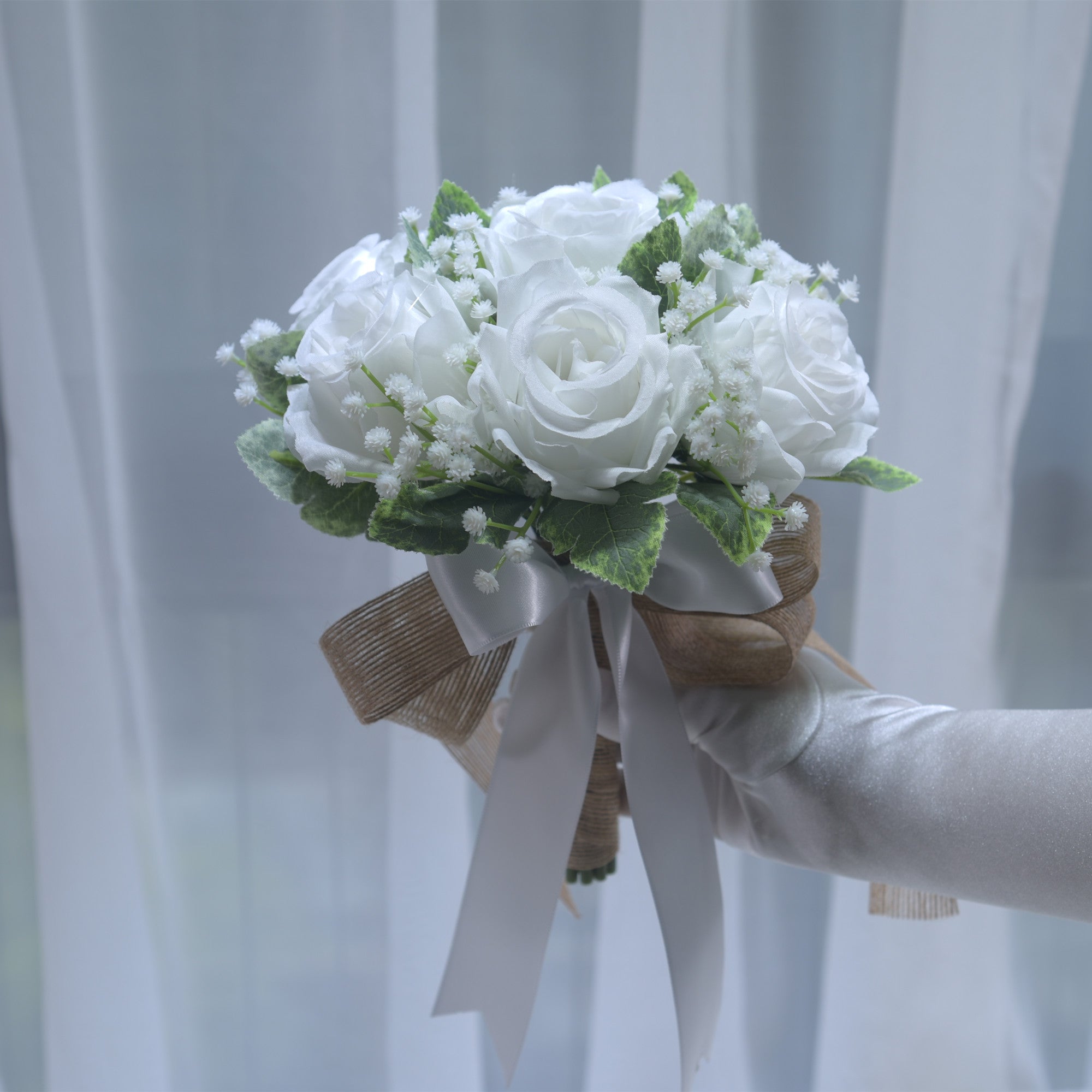 191Bride holds flowers, wedding simulation roses, presents proposal to best friend, registers bouquet