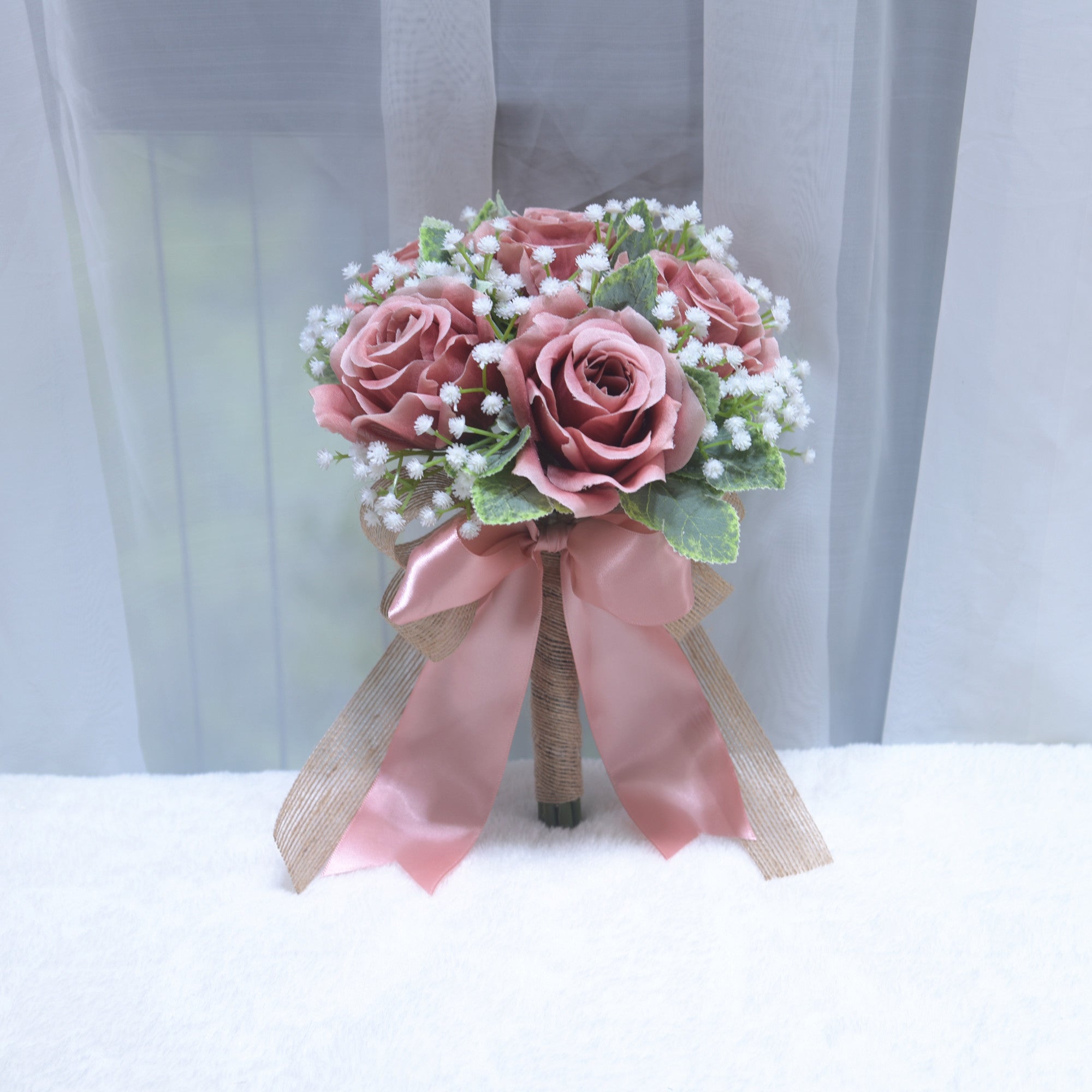 191Bride holds flowers, wedding simulation roses, presents proposal to best friend, registers bouquet