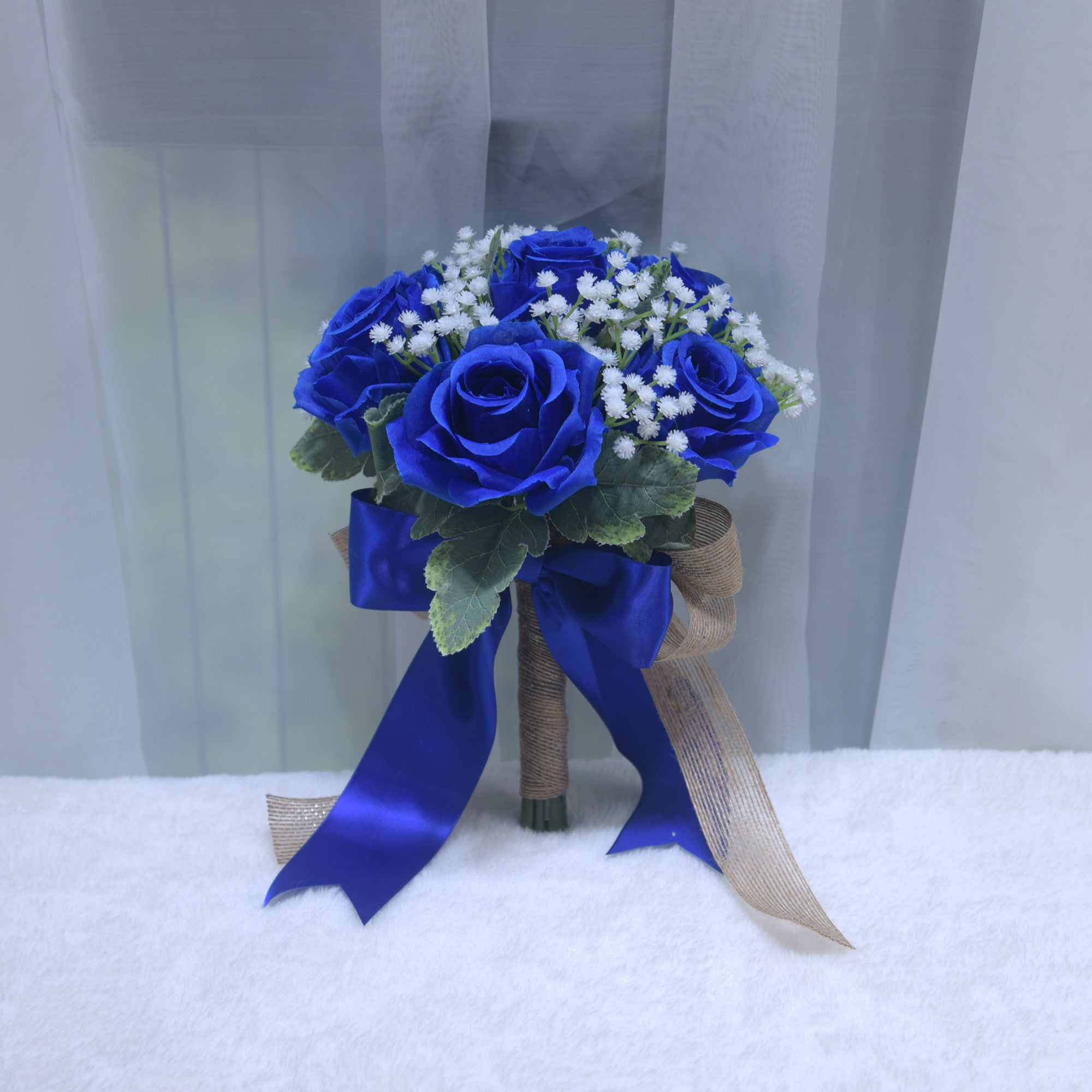191Bride holds flowers, wedding simulation roses, presents proposal to best friend, registers bouquet