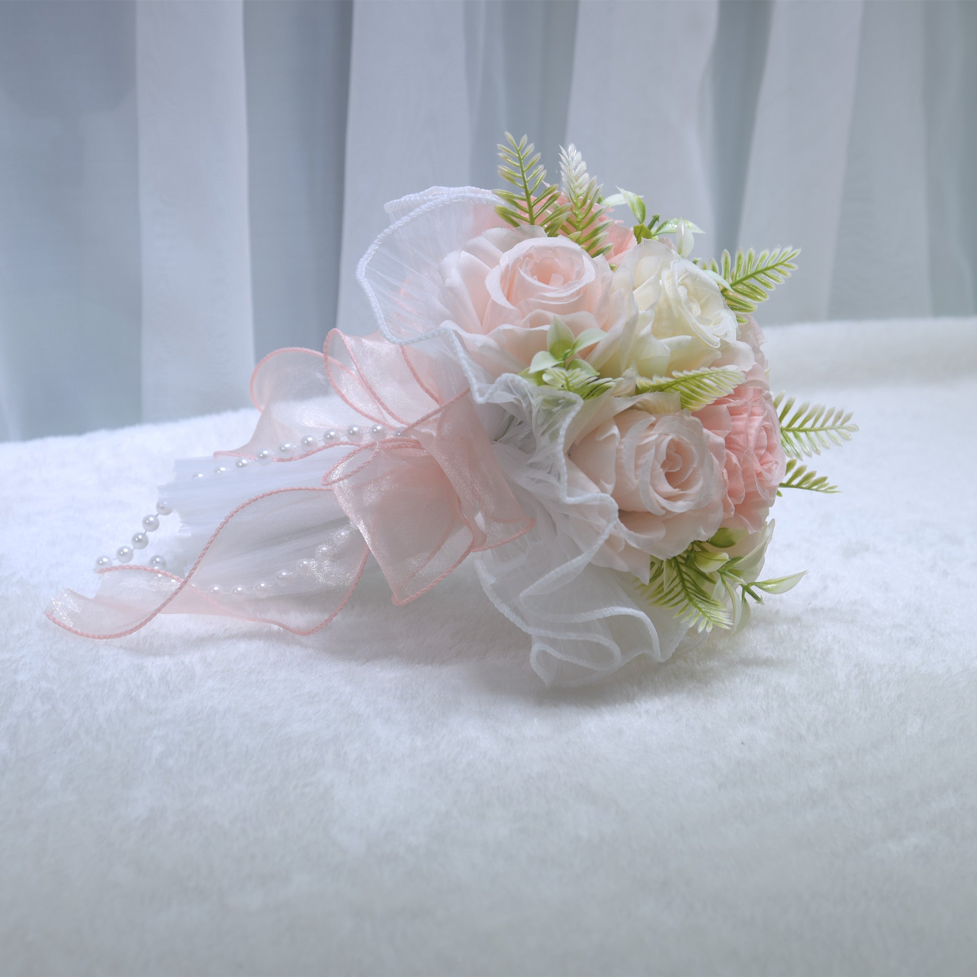 196 Western style outdoor wedding simulation, rose holding flower, pearl mesh, bride holding bouquet
