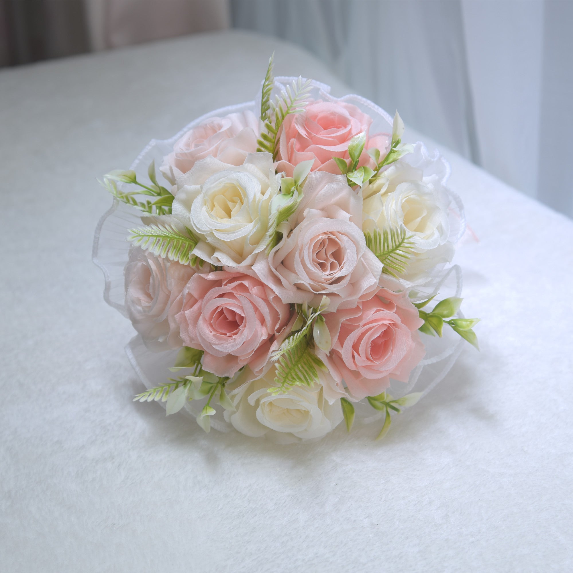 196 Western style outdoor wedding simulation, rose holding flower, pearl mesh, bride holding bouquet