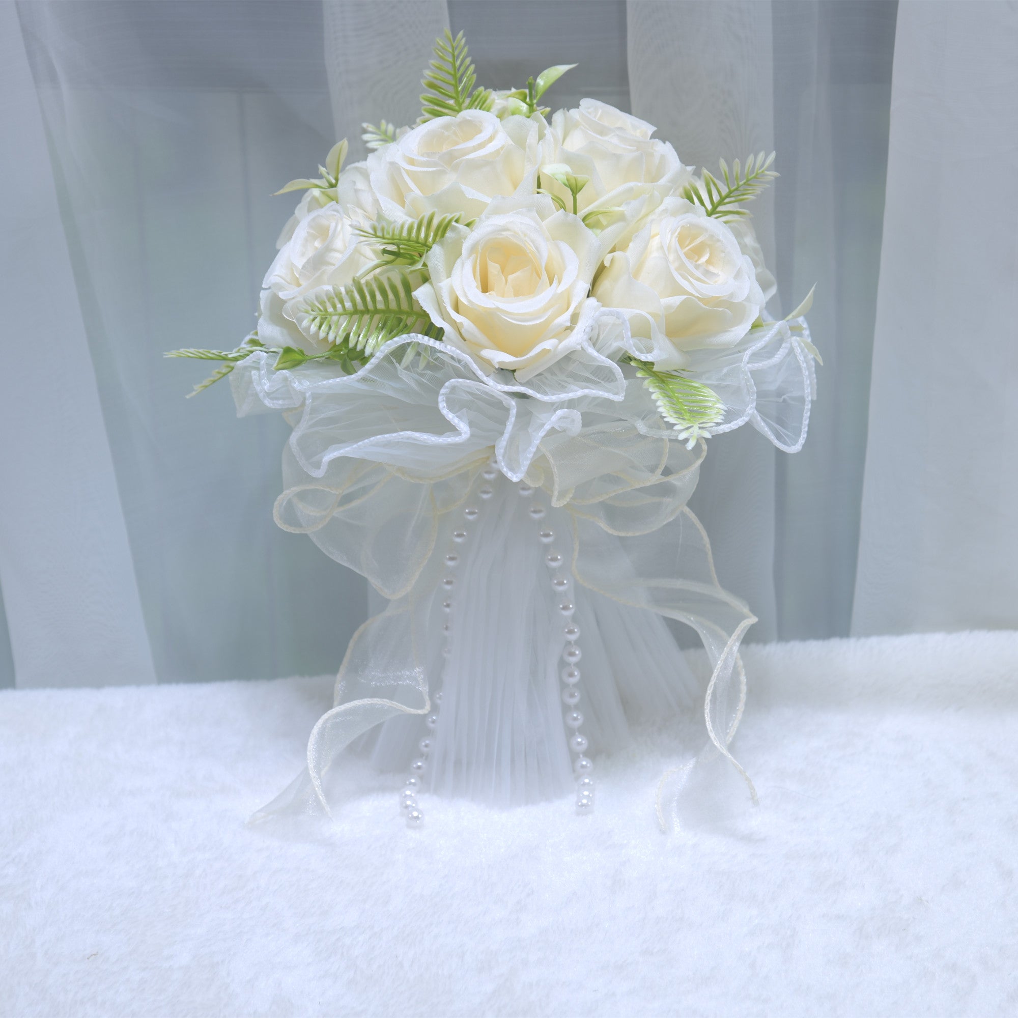 196 Western style outdoor wedding simulation, rose holding flower, pearl mesh, bride holding bouquet