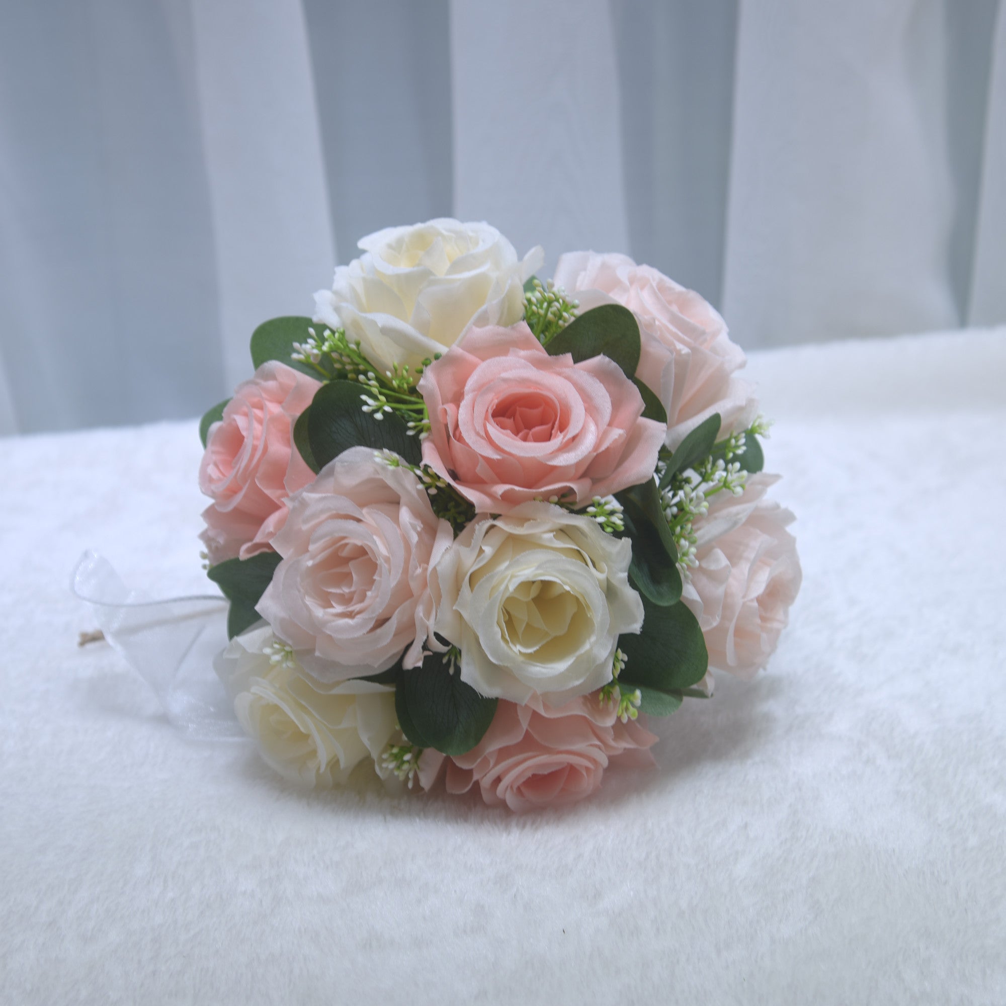 198 Bride holding flowers, throwing flower balls, roses, fake flowers, proposing marriage, wedding photos, photography props