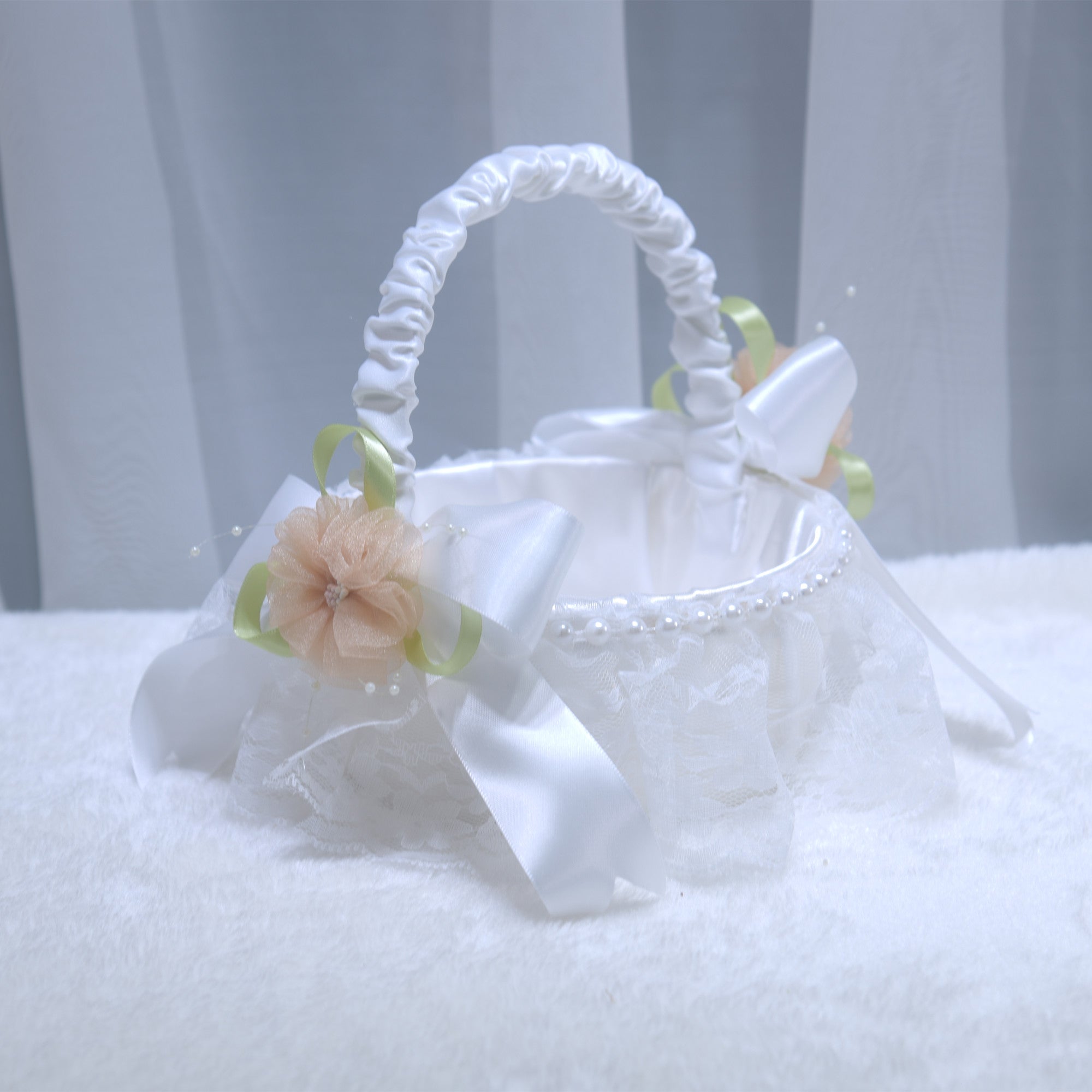 201 Flower girl, bridesmaid, scattering petals, flower basket, bride, outdoor wedding, hand-held lace basket