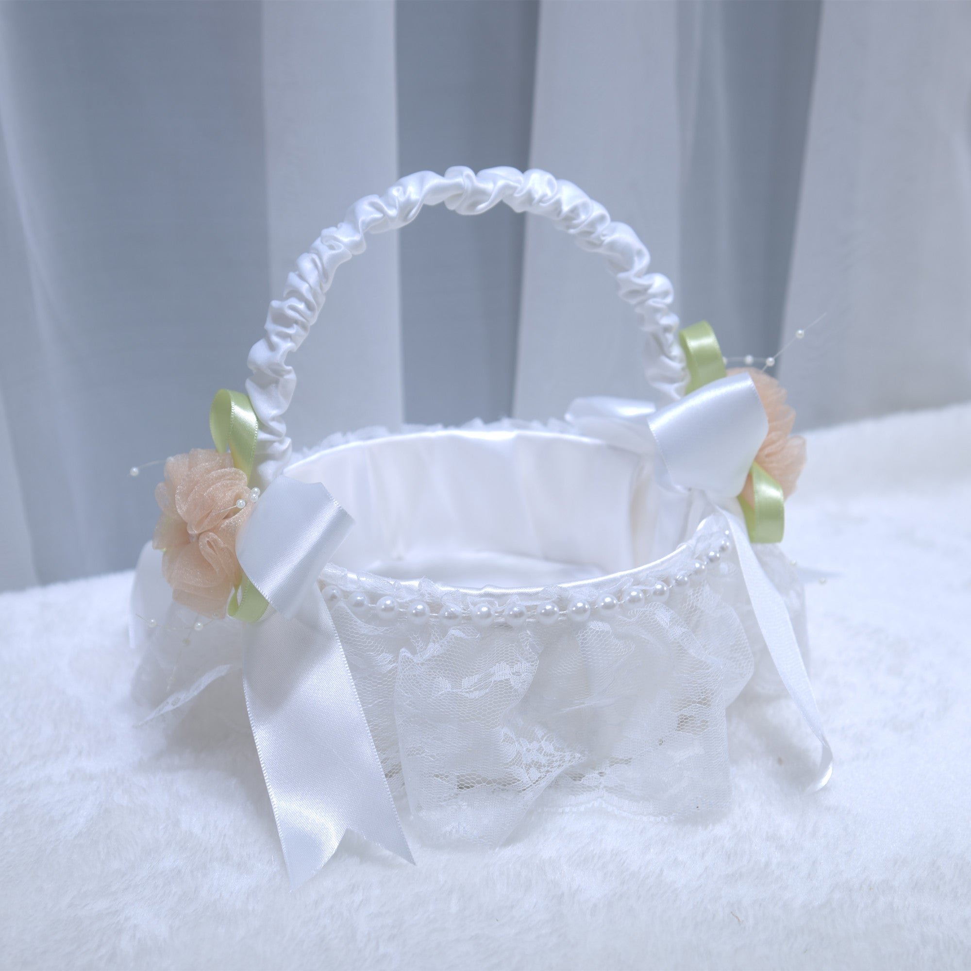 201 Flower girl, bridesmaid, scattering petals, flower basket, bride, outdoor wedding, hand-held lace basket