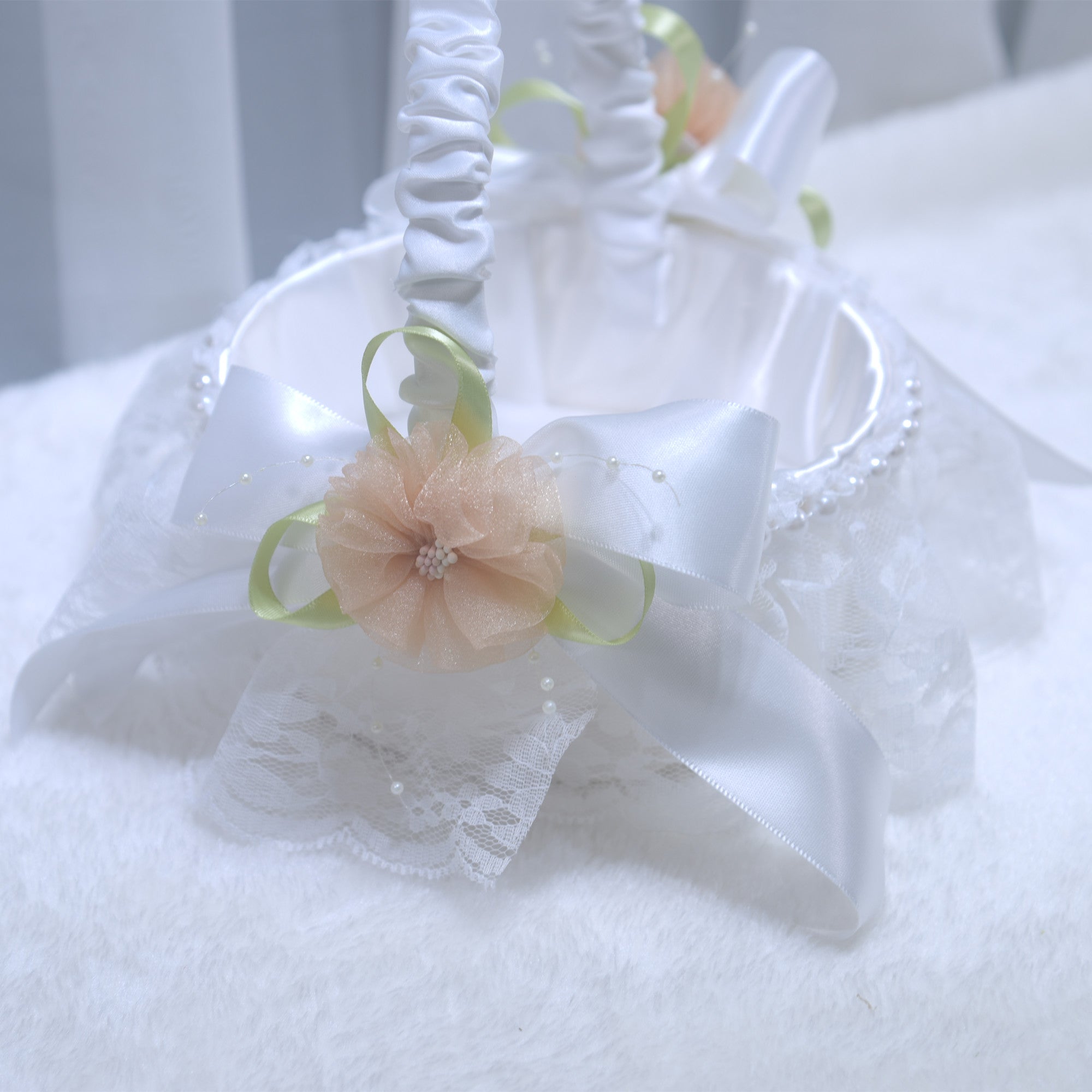 201 Flower girl, bridesmaid, scattering petals, flower basket, bride, outdoor wedding, hand-held lace basket