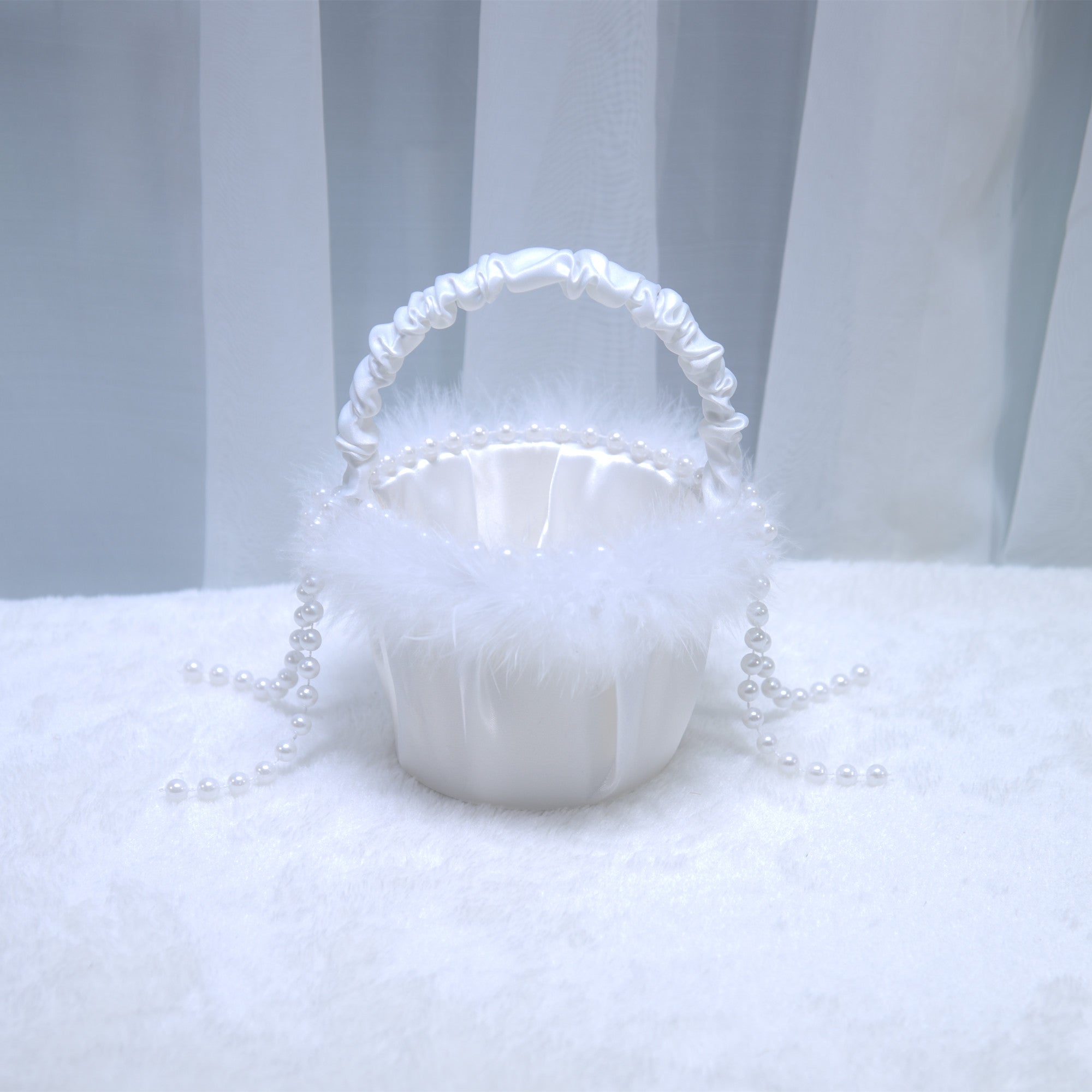 222 Outdoor wedding flower basket, hand-held pearl feather lace basket, candy and fruit basket
