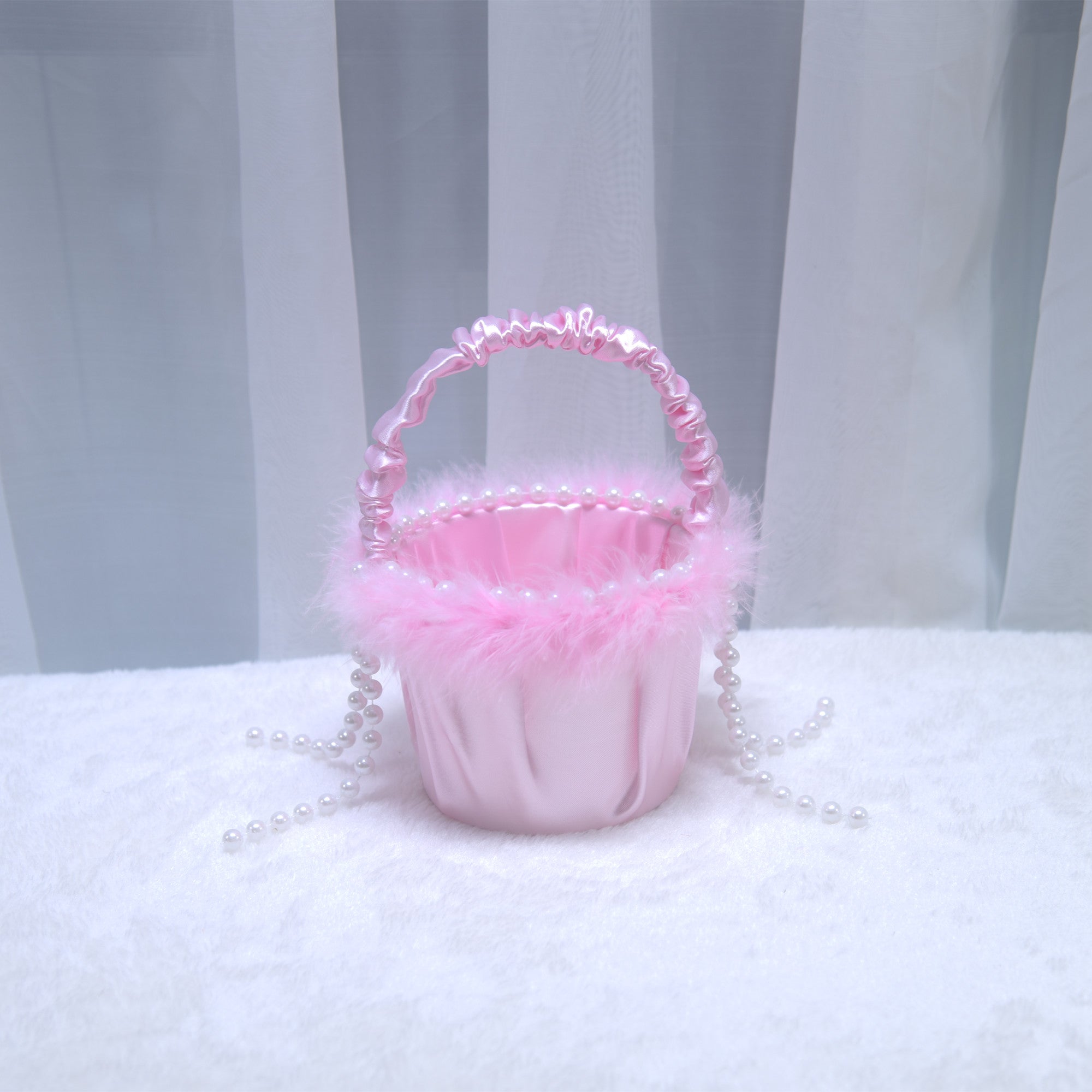 222 Outdoor wedding flower basket, hand-held pearl feather lace basket, candy and fruit basket