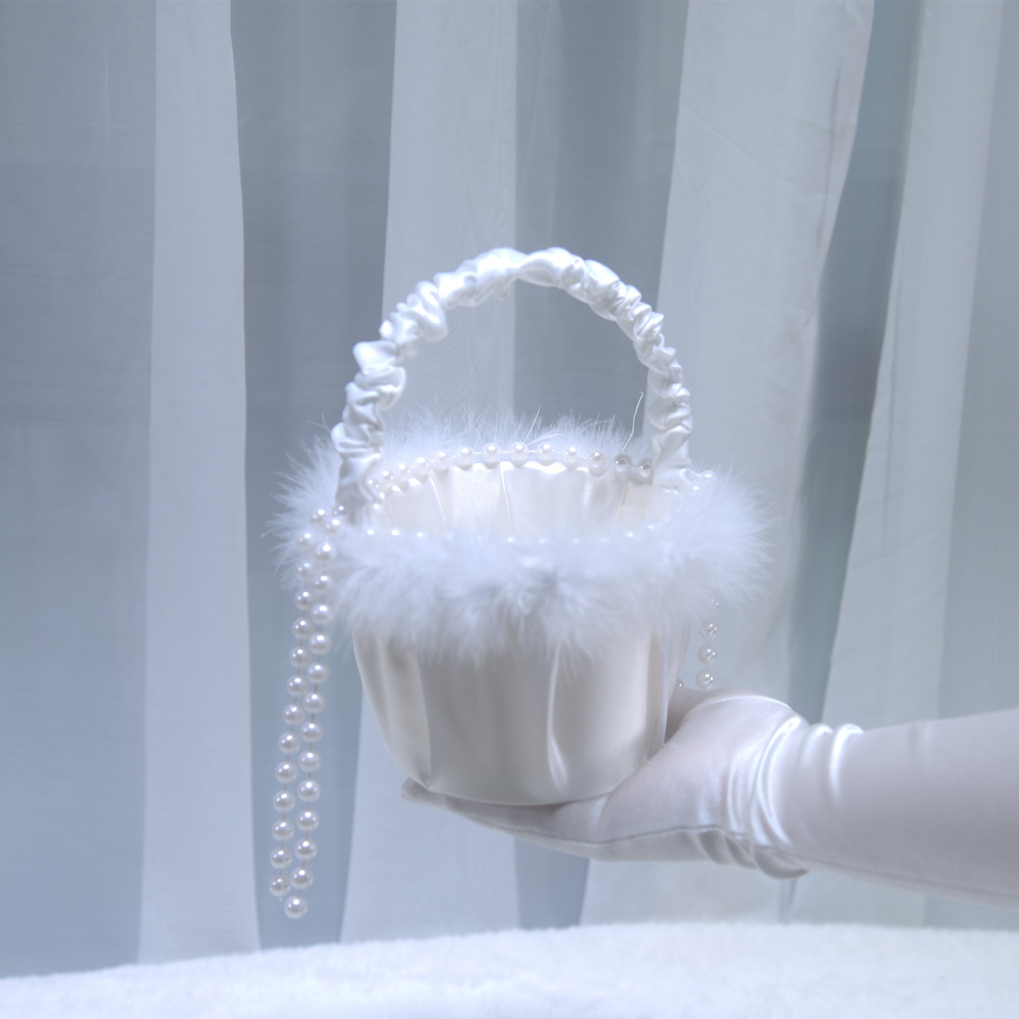 222 Outdoor wedding flower basket, hand-held pearl feather lace basket, candy and fruit basket